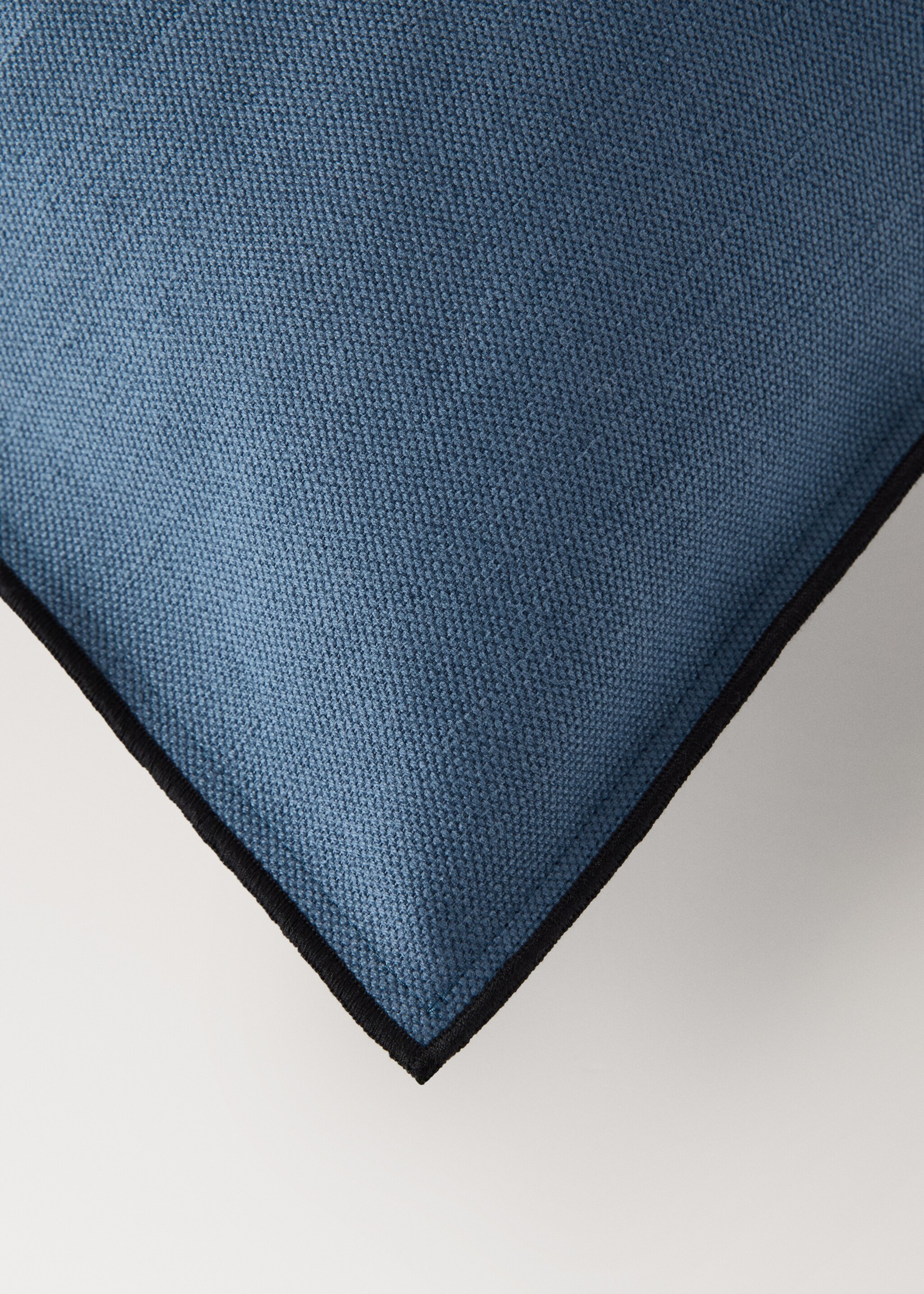 Cotton linen cushion cover with overlock tab 50x50 cm - Details of the article 1, Indigo Blue. Ref: 27061525-00.