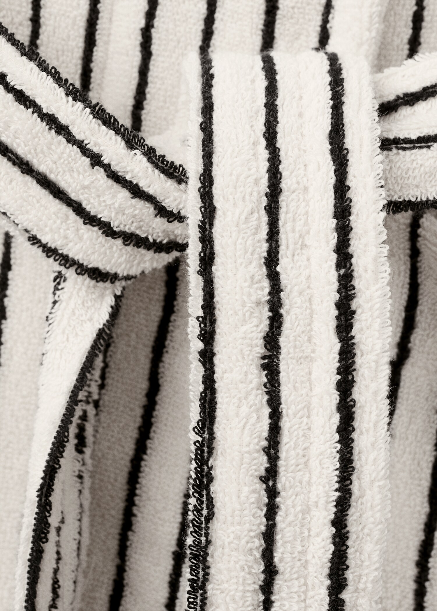 Two-tone striped bathrobe - Details of the article 2