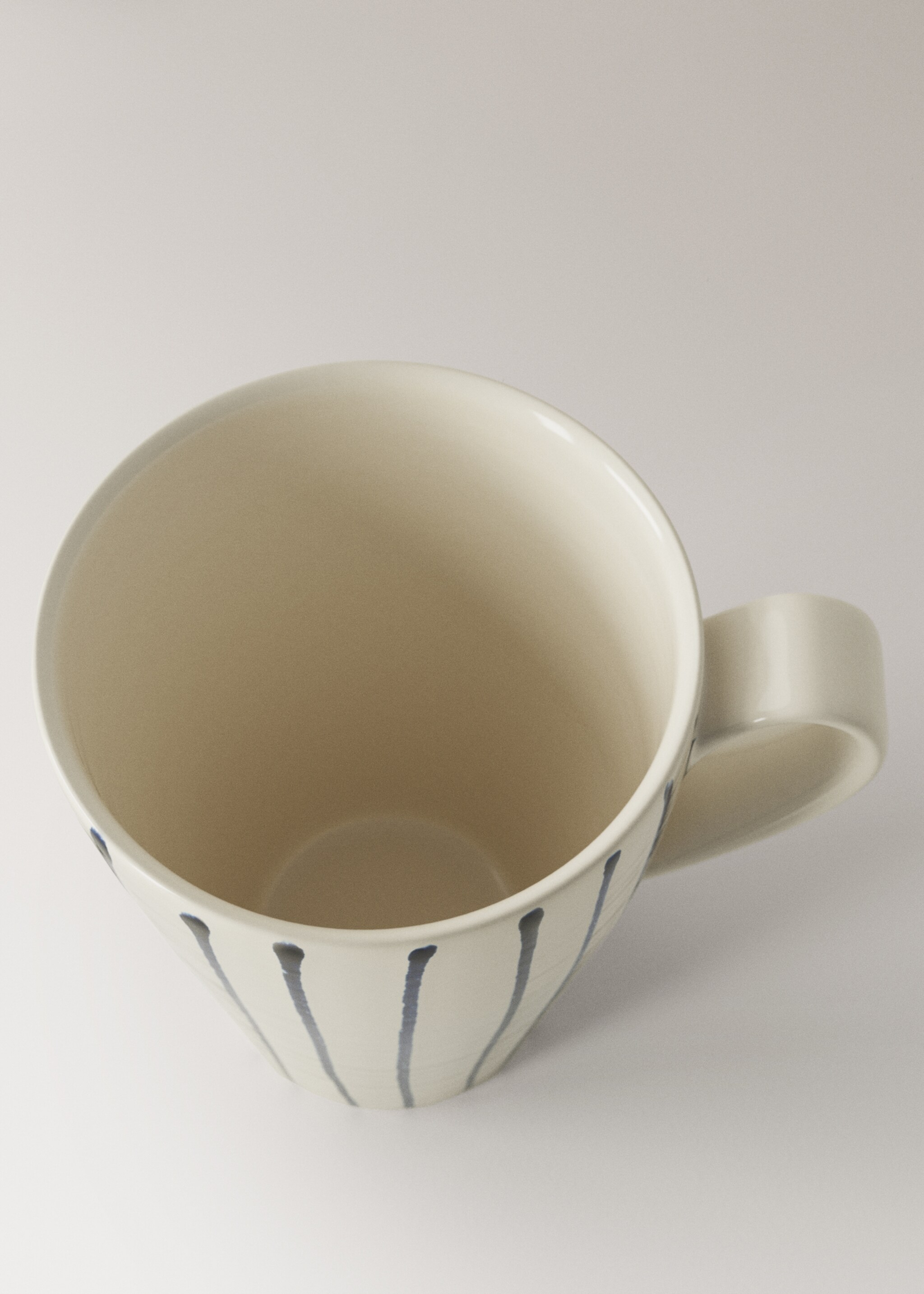 Steingut-Teetasse mit Streifen - Detail des Artikels 2, Marineblau. Ref: 27061528-00.