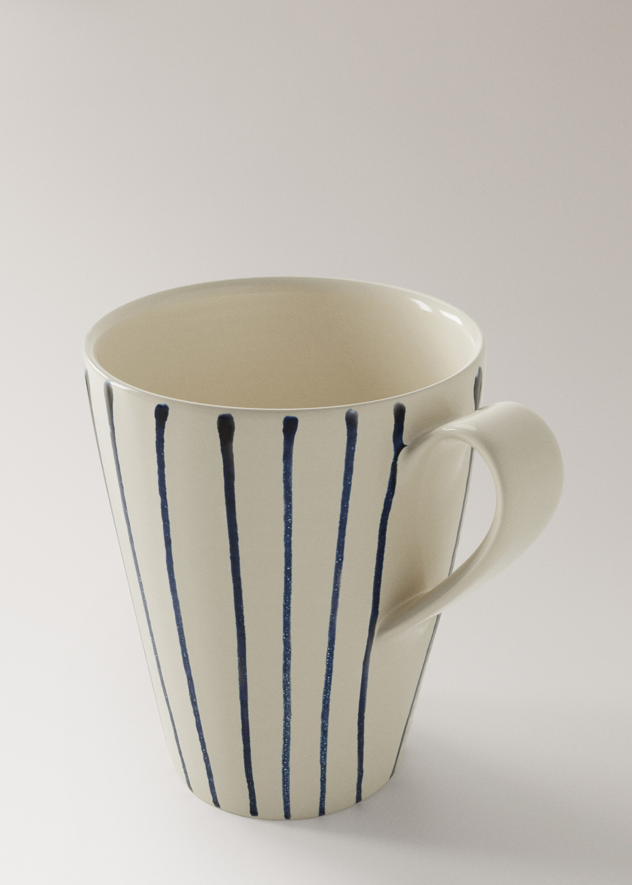 Steingut-Teetasse mit Streifen - Detail des Artikels 3, Marineblau. Ref: 27061528-00.