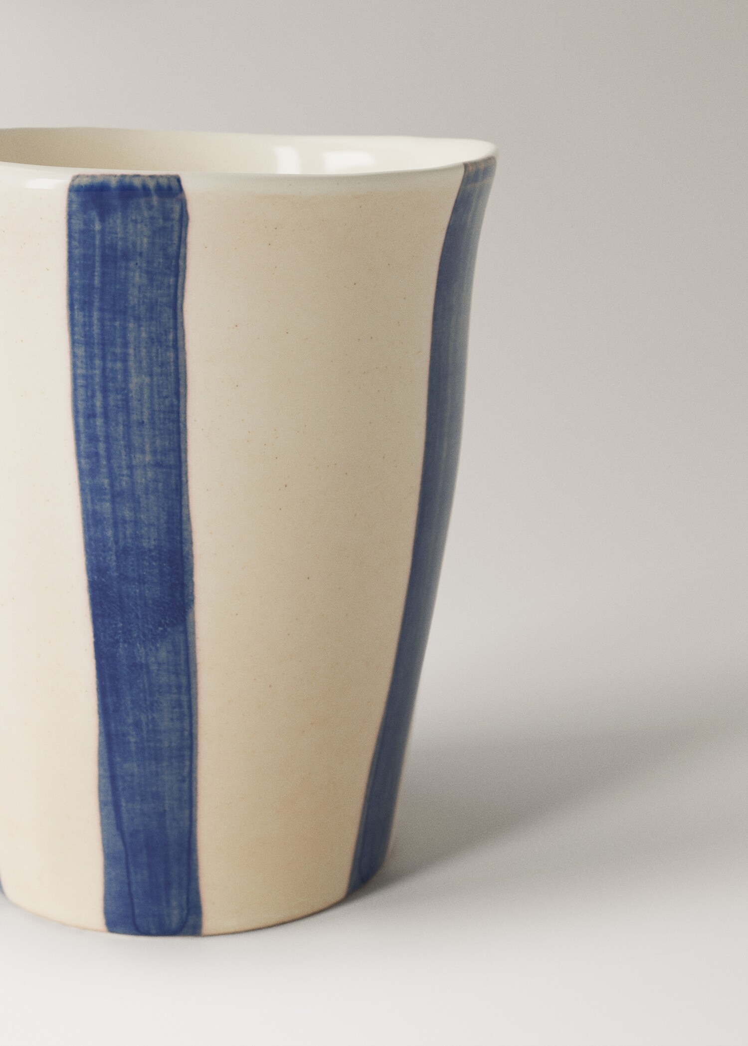 Striped stoneware coffee cup - Details of the article 2