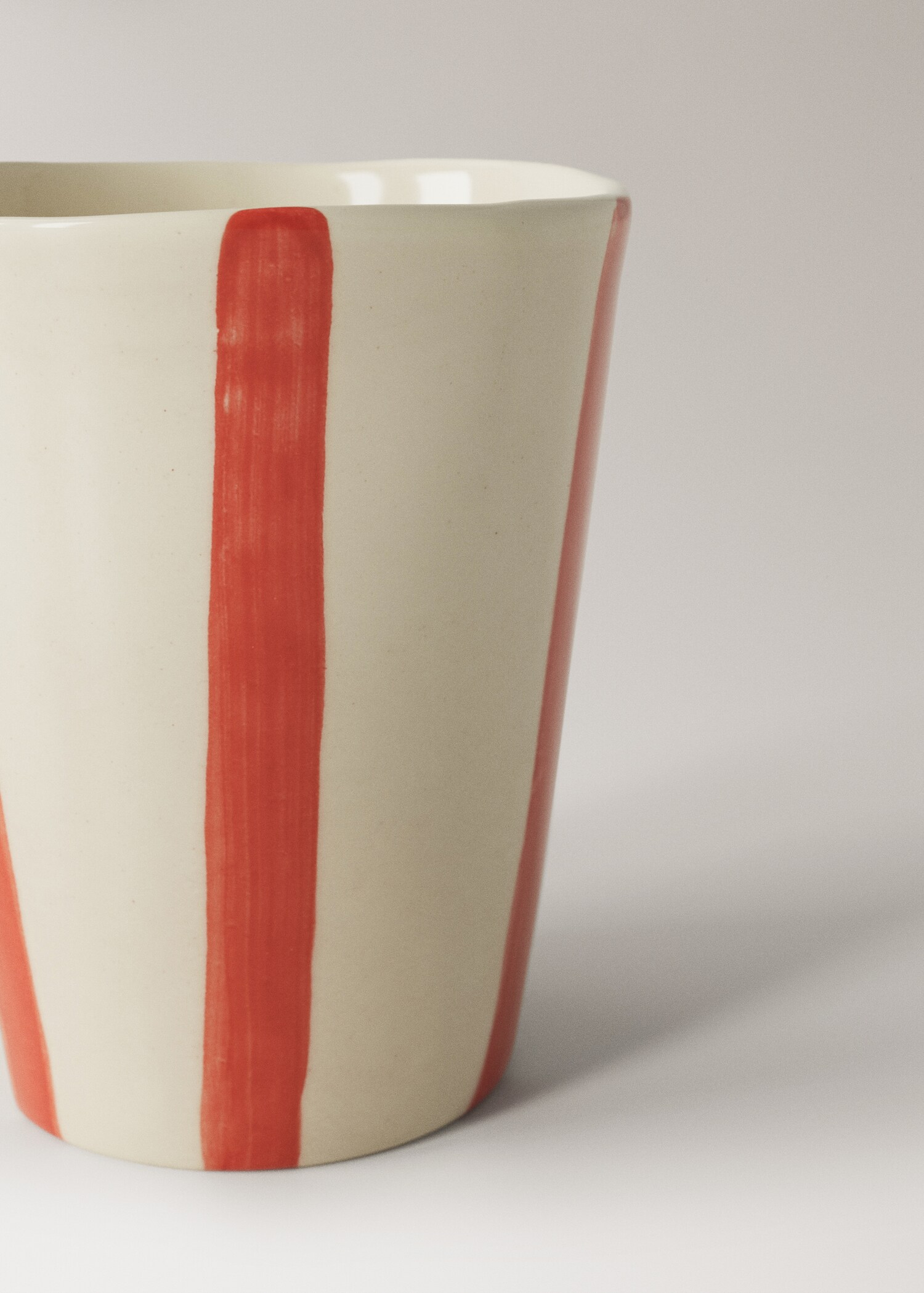 Striped stoneware coffee cup - Details of the article 2