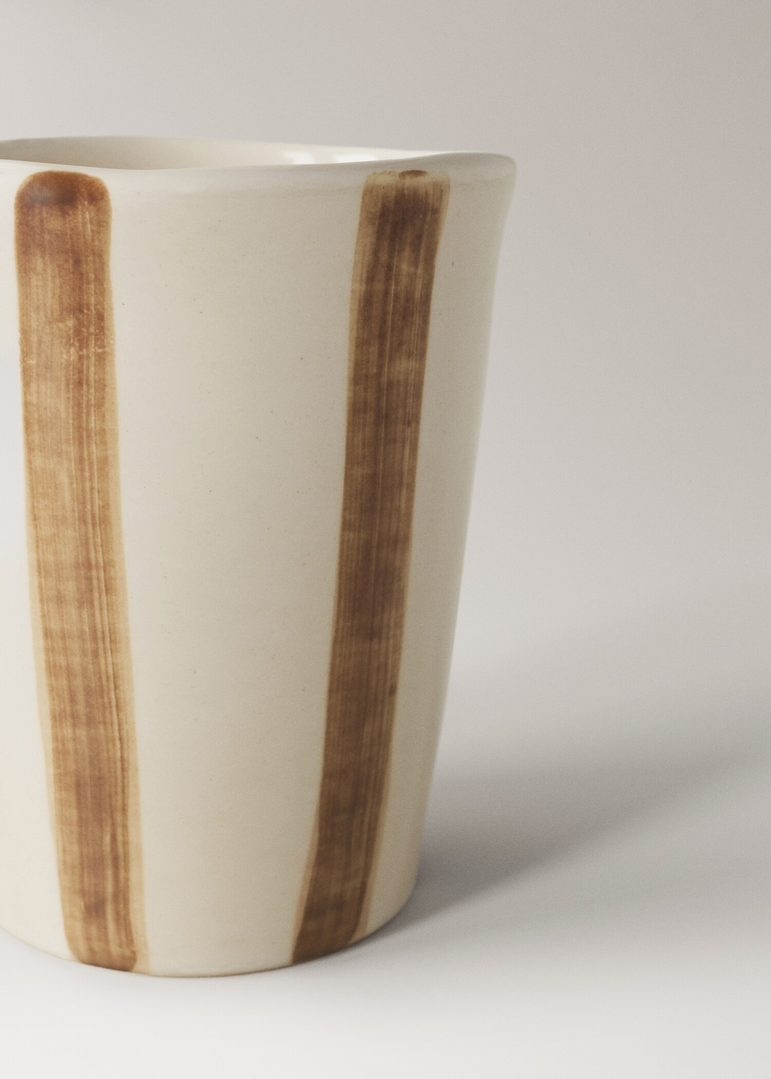 Striped stoneware coffee cup - Details of the article 2