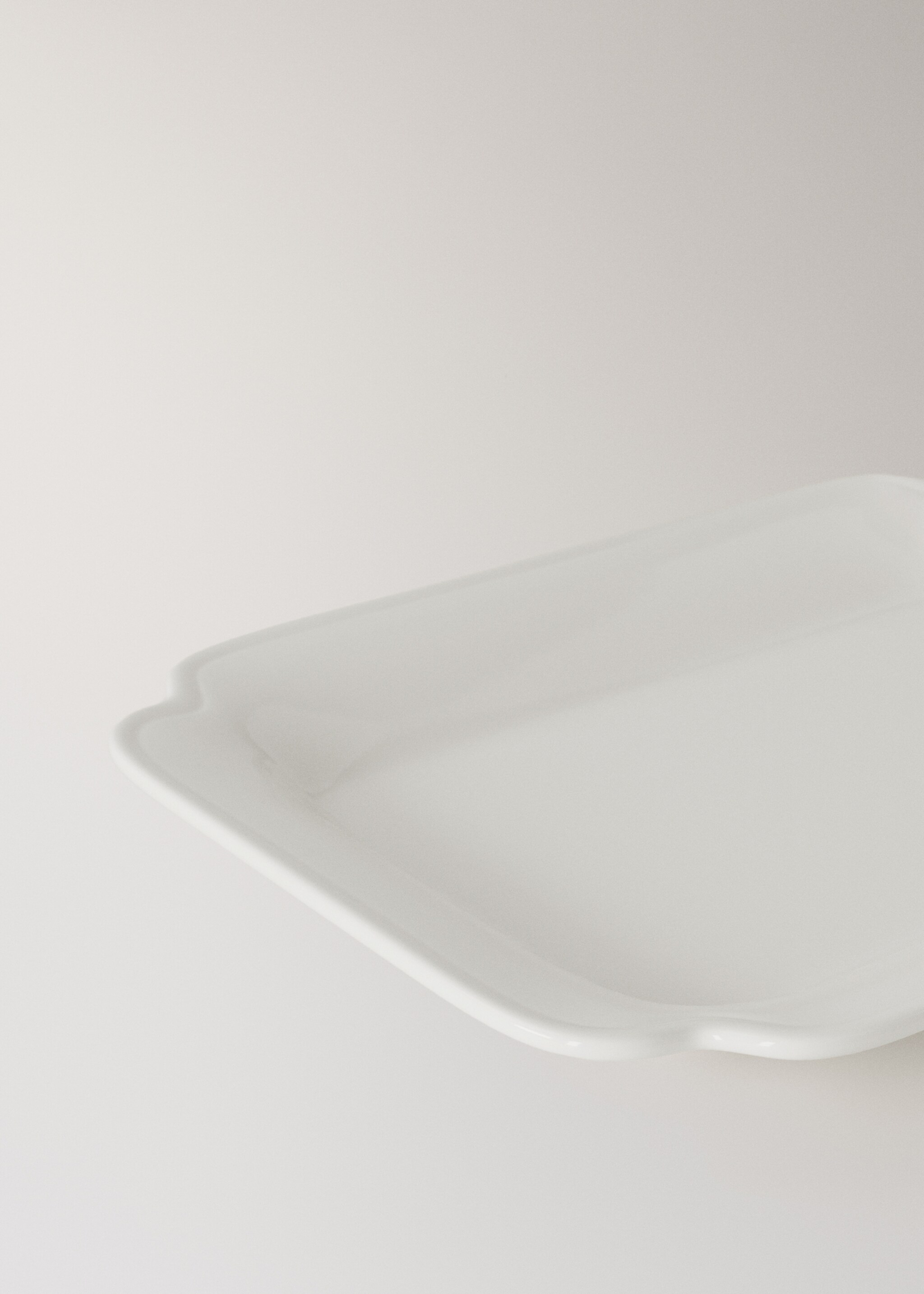 Small embossed earthenware dish - Details of the article 1, White. Ref: 27061532-00.
