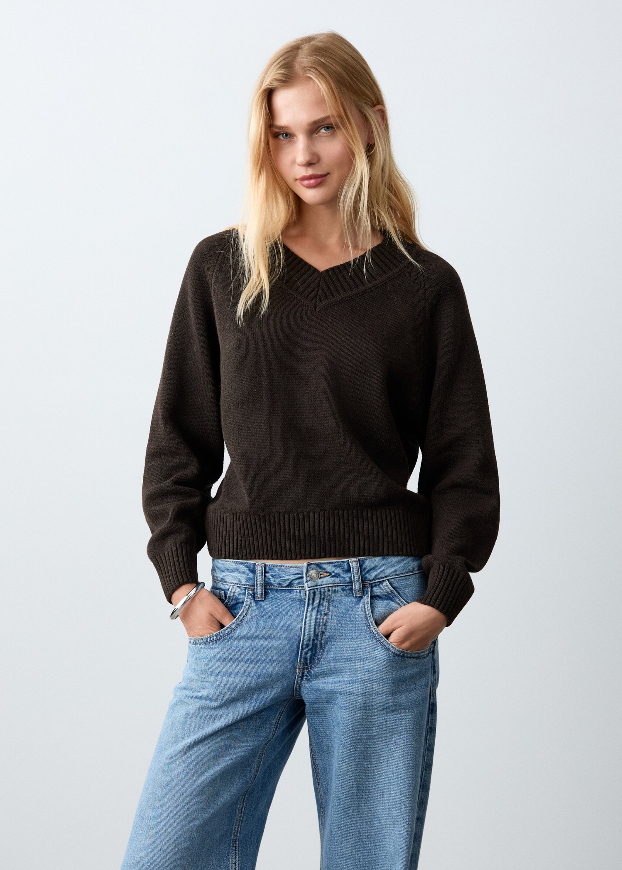 V-neck knit sweater - Medium plane, Brown. Ref: 27061536-00.