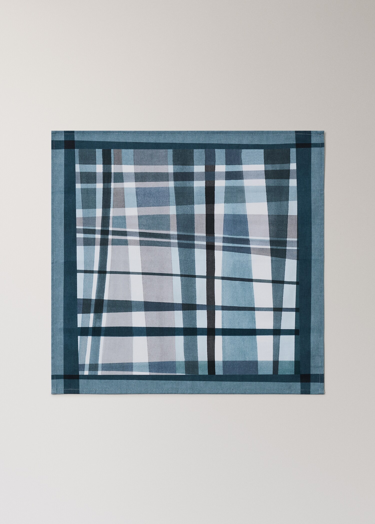 Cotton napkins with irregular check pattern - Article without model