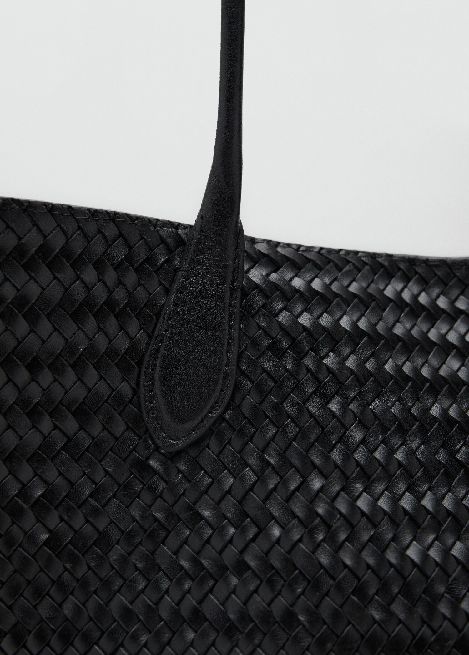 Large braided leather shoulder bag - Details of the article 2