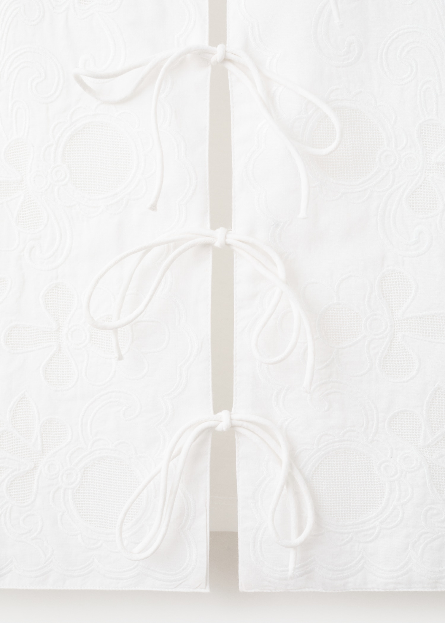 Embroidered waistcoat with bows - Details of the article 8