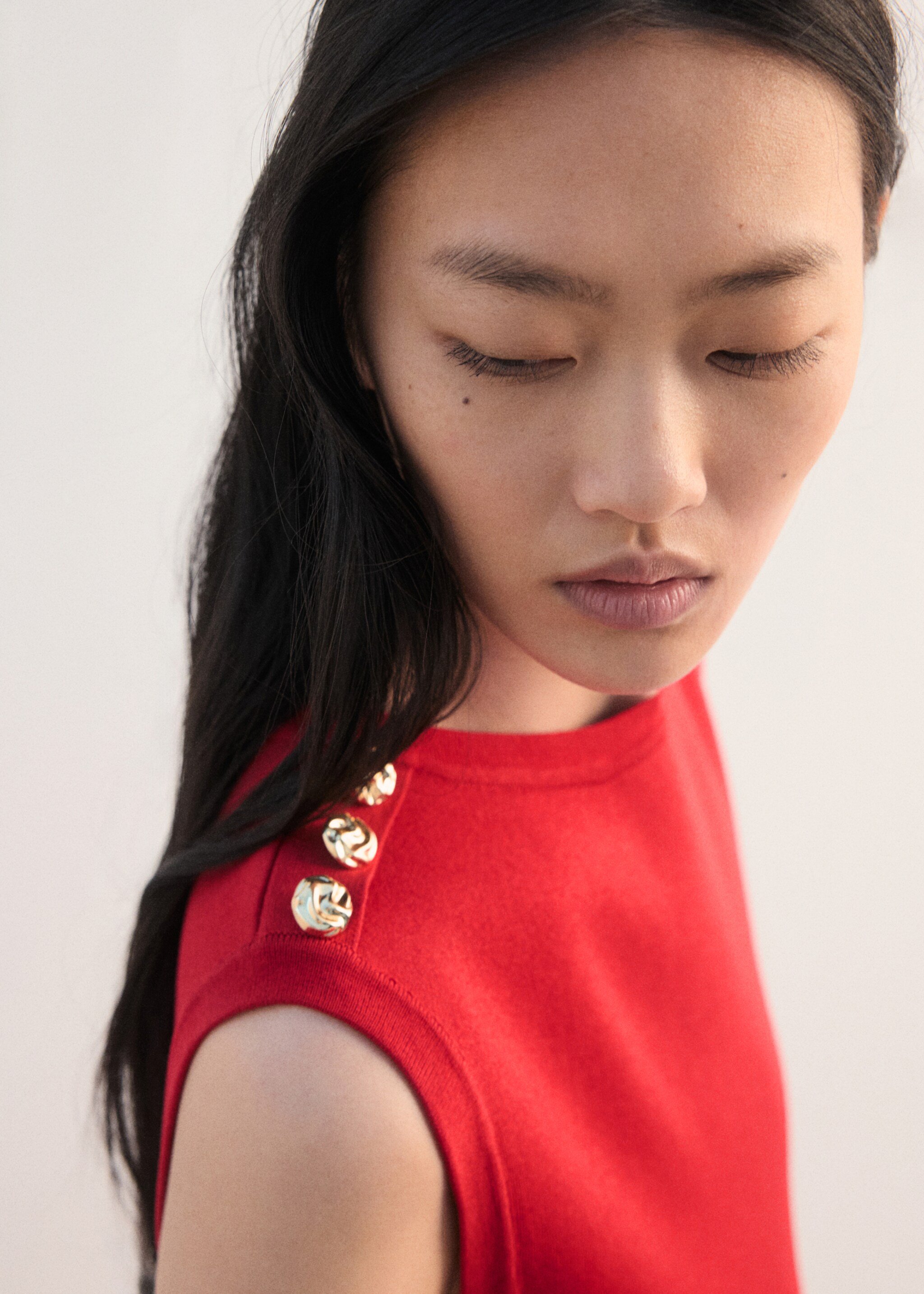 Peplum knit dress with buttons - Details of the article 1, Red. Ref: 27062541-00.