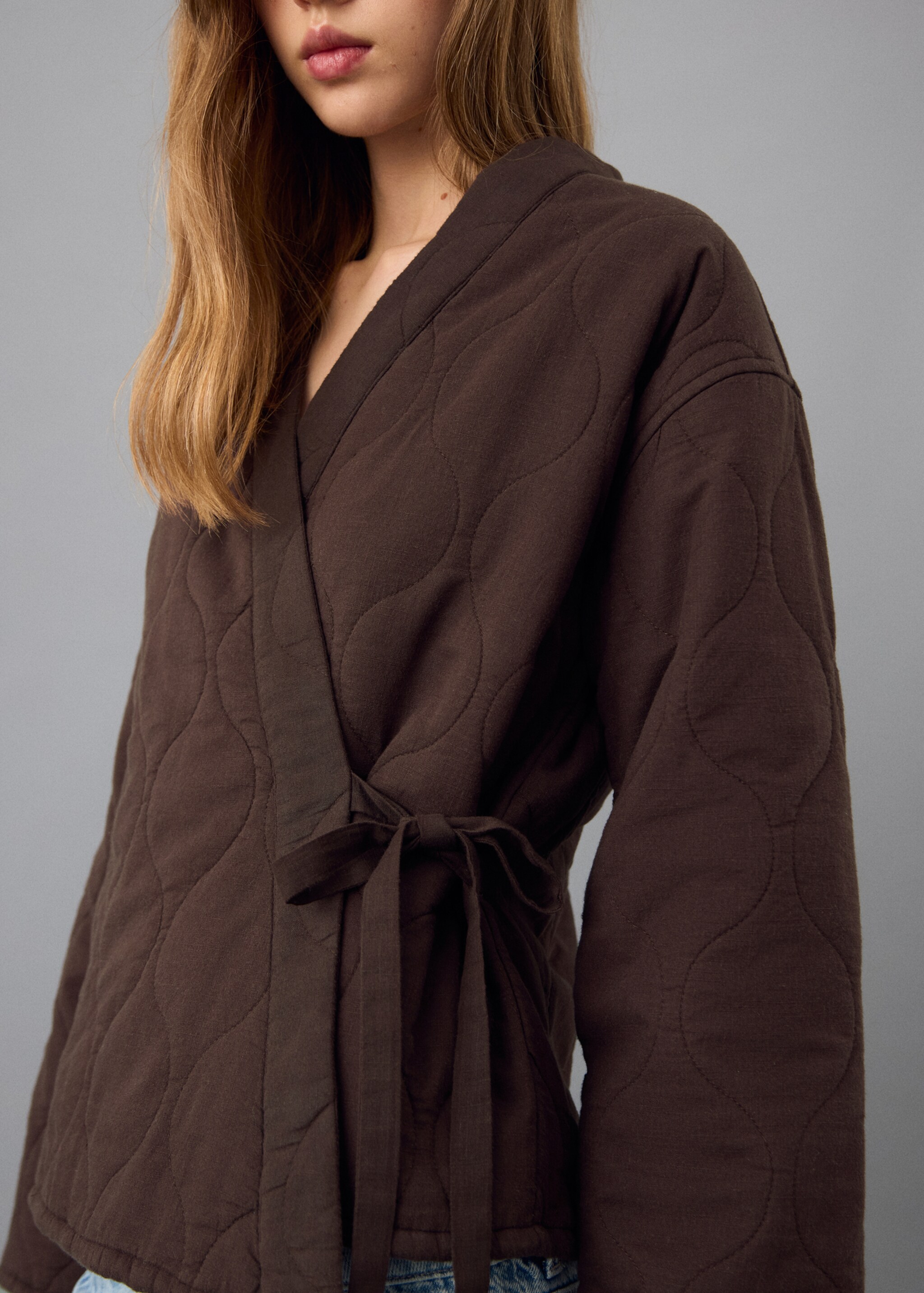 Quilted kimono with tie - Details of the article 2, Brown. Ref: 27062545-00.