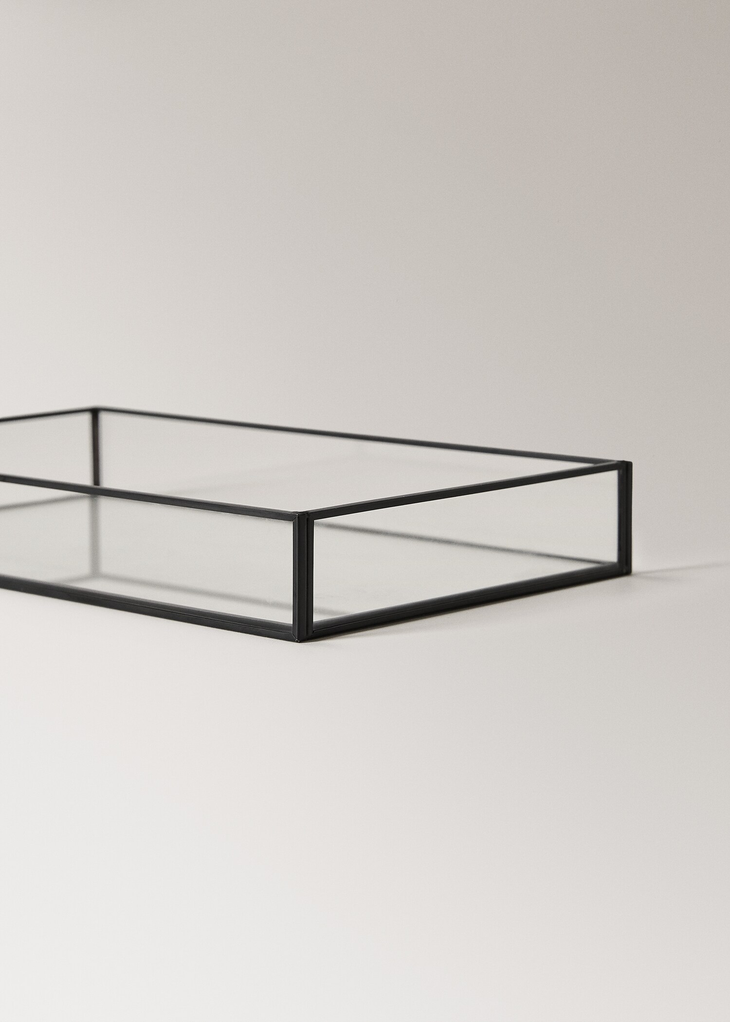 Medium decorative tray with metal profile - Details of the article 2