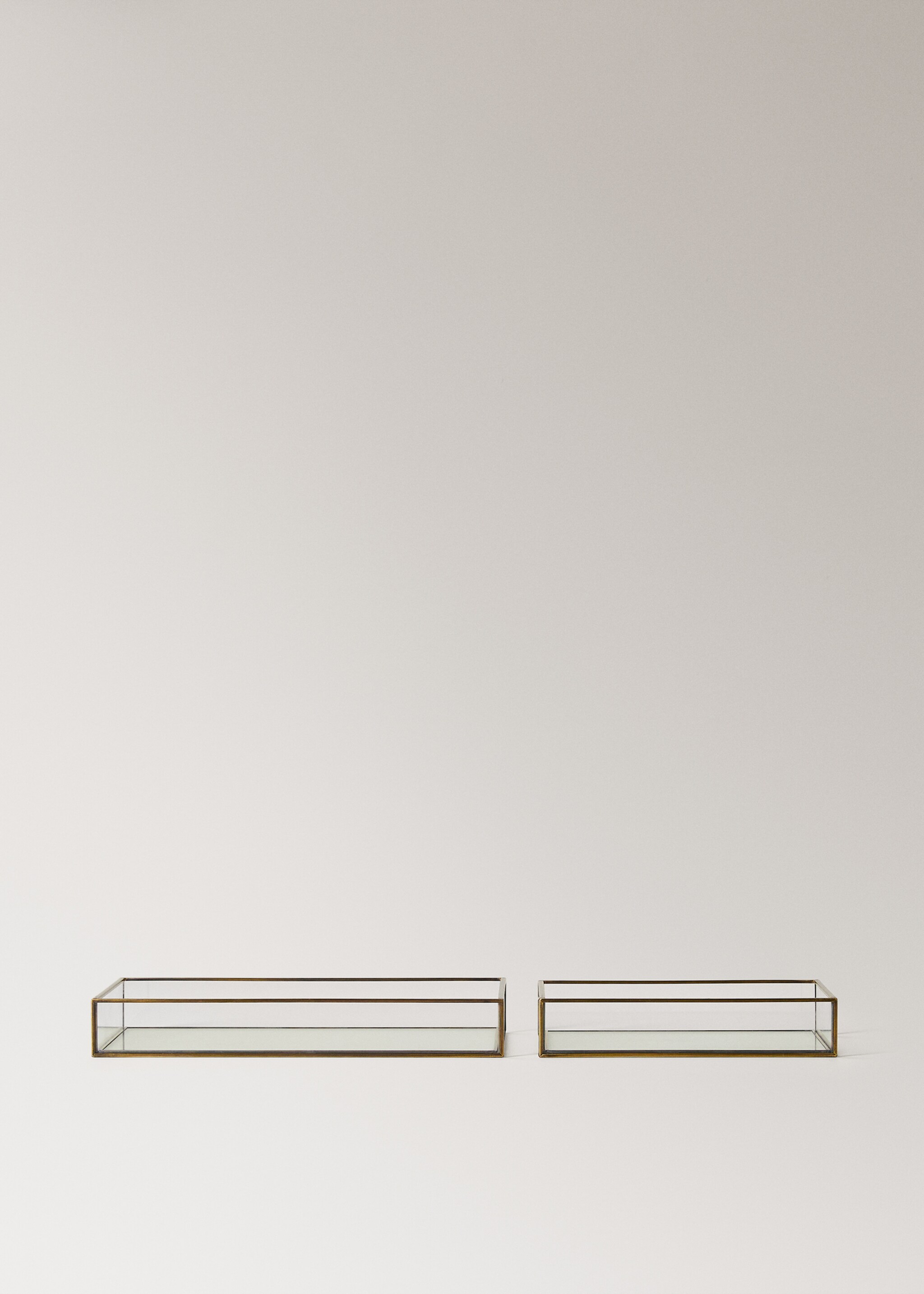 Medium glass embossed decorative tray - Details of the article 3, Gold. Ref: 27062903-00.