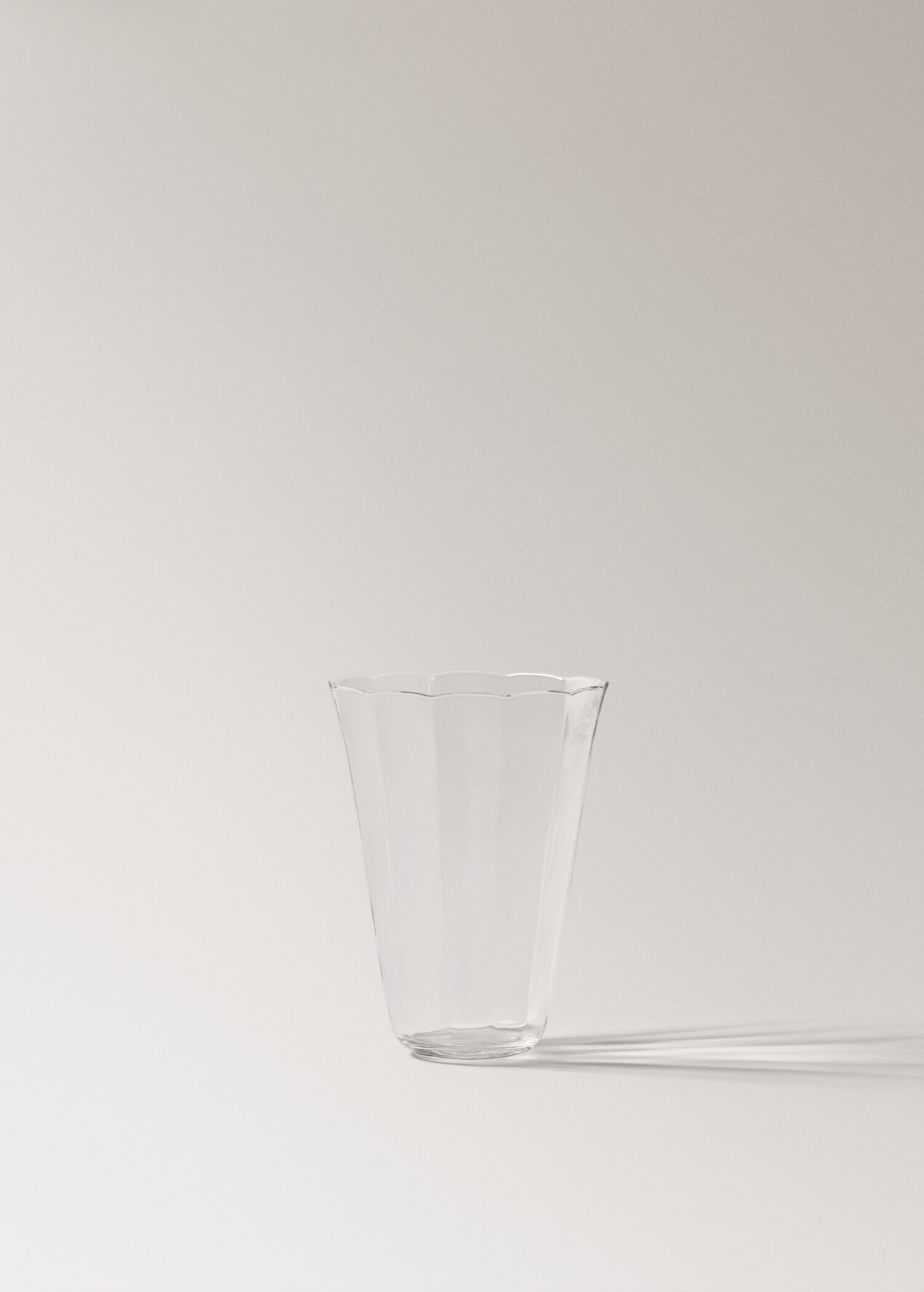 Ποτήρι από βοριοπυριτικό γυαλί με κυματιστή μορφή - Προϊόν χωρίς μοντέλο