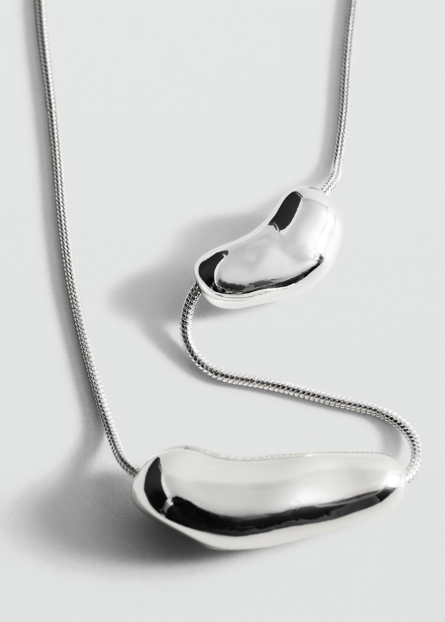 Collier pièces métalliques irrégulières - Plan moyen