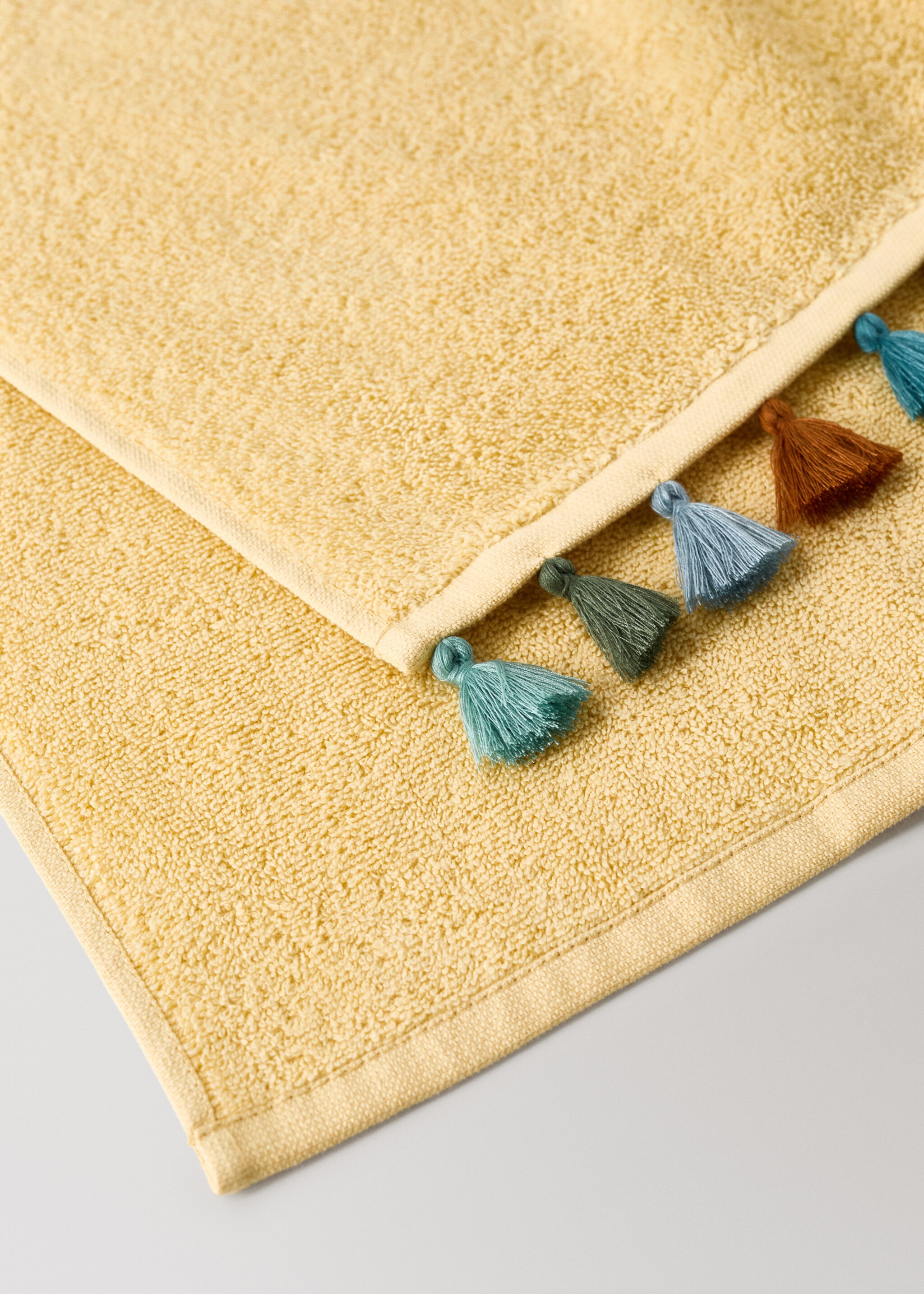 Cotton children's multi-coloured hand towel with pompoms - Details of the article 2, Lime. Ref: 27062930-00.