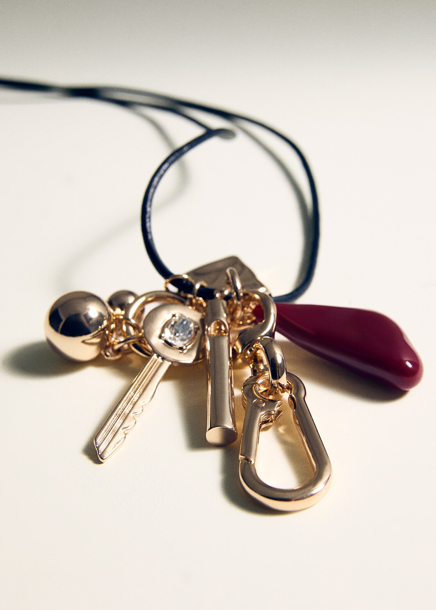 قلادة تشارمز معلقة - تفاصيل المنتج 5