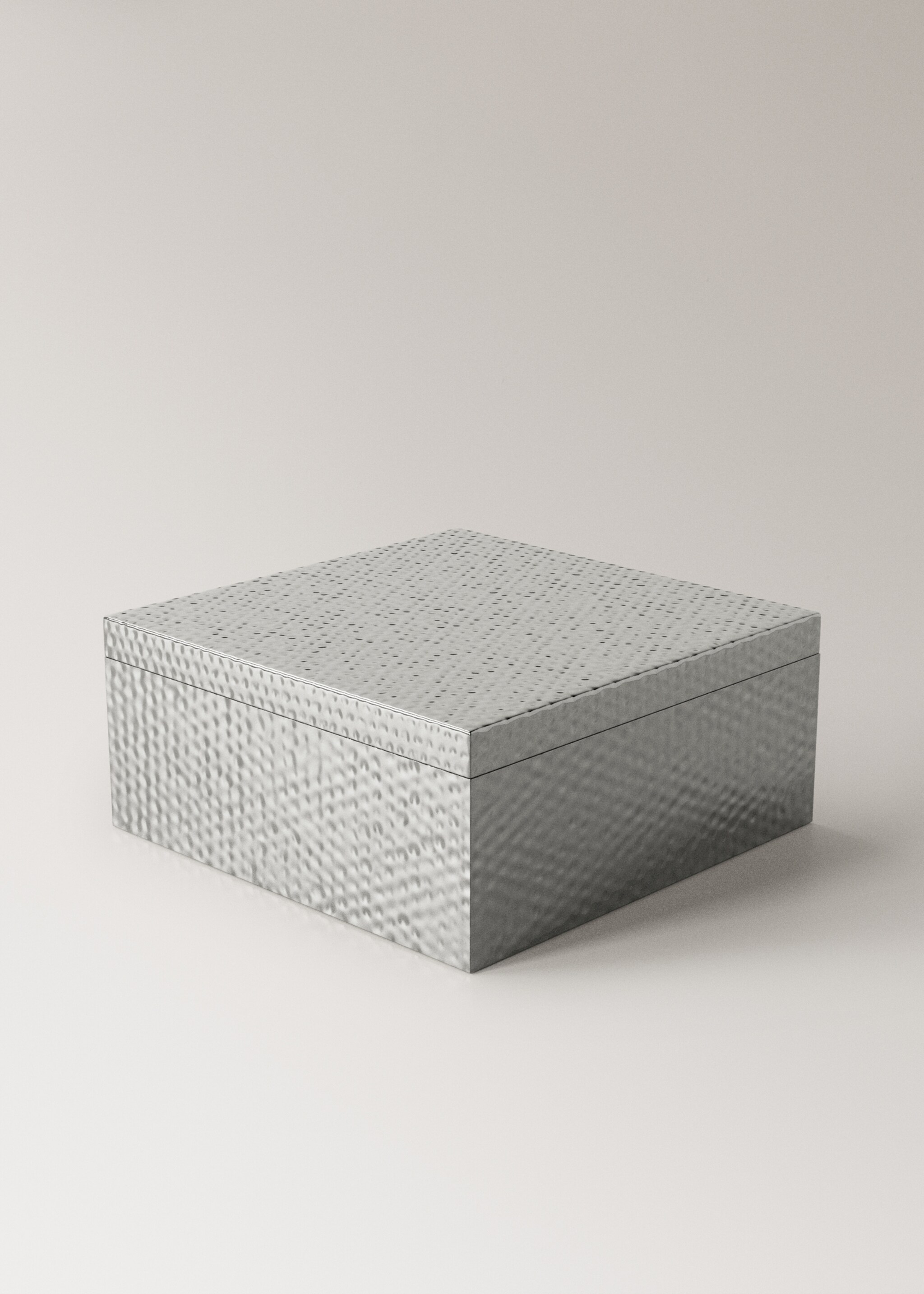 Boîte métal moyenne en métal martelé - Détail de l'article 1, Argent. Ref: 27062933-00.