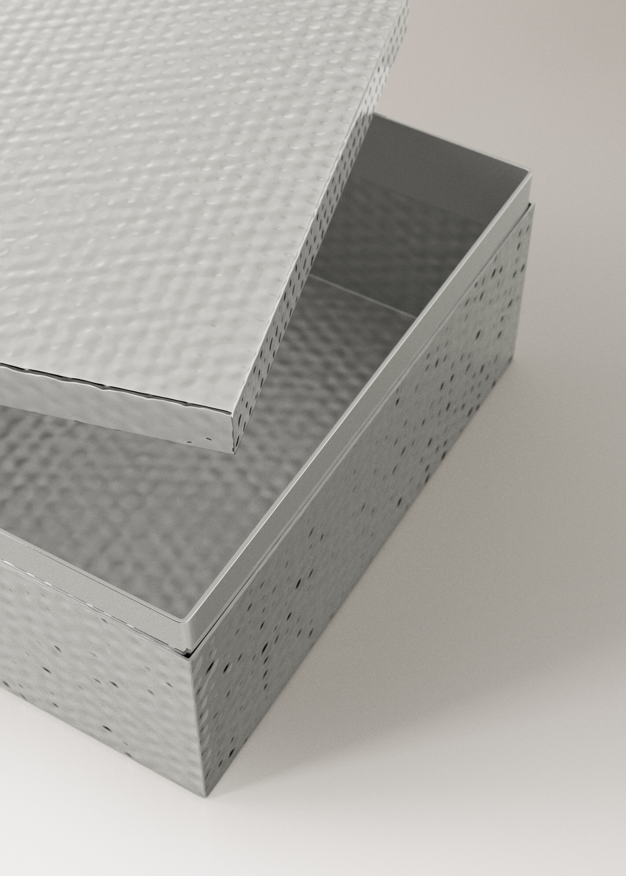 Boîte métal moyenne en métal martelé - Détail de l'article 2, Argent. Ref: 27062933-00.