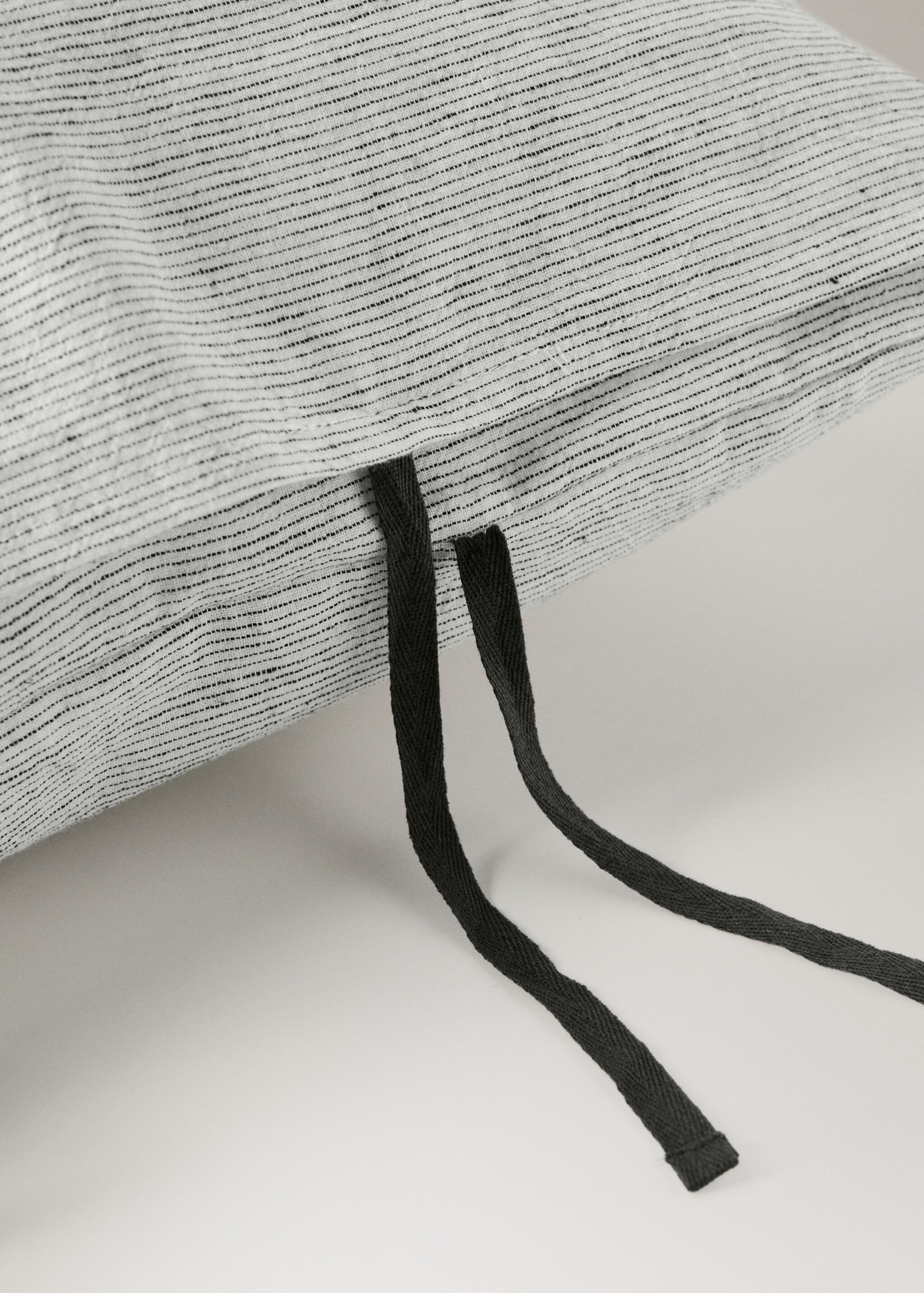Two cotton linen pillowcases tie closure 60x60 cm - Details of the article 2, Grey. Ref: 27063270-00.