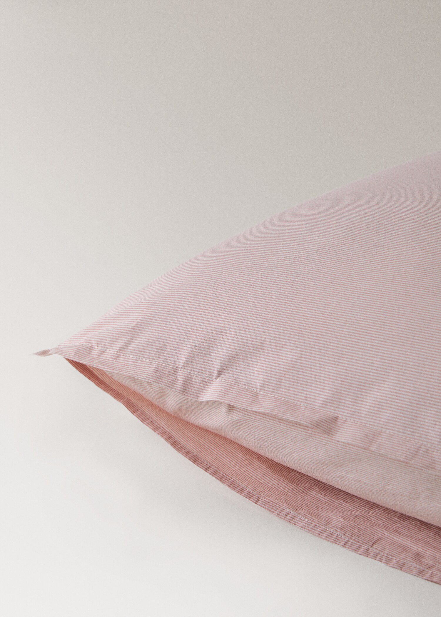 Two yarn-dyed cotton pillowcases 60x60 cm - Details of the article 2