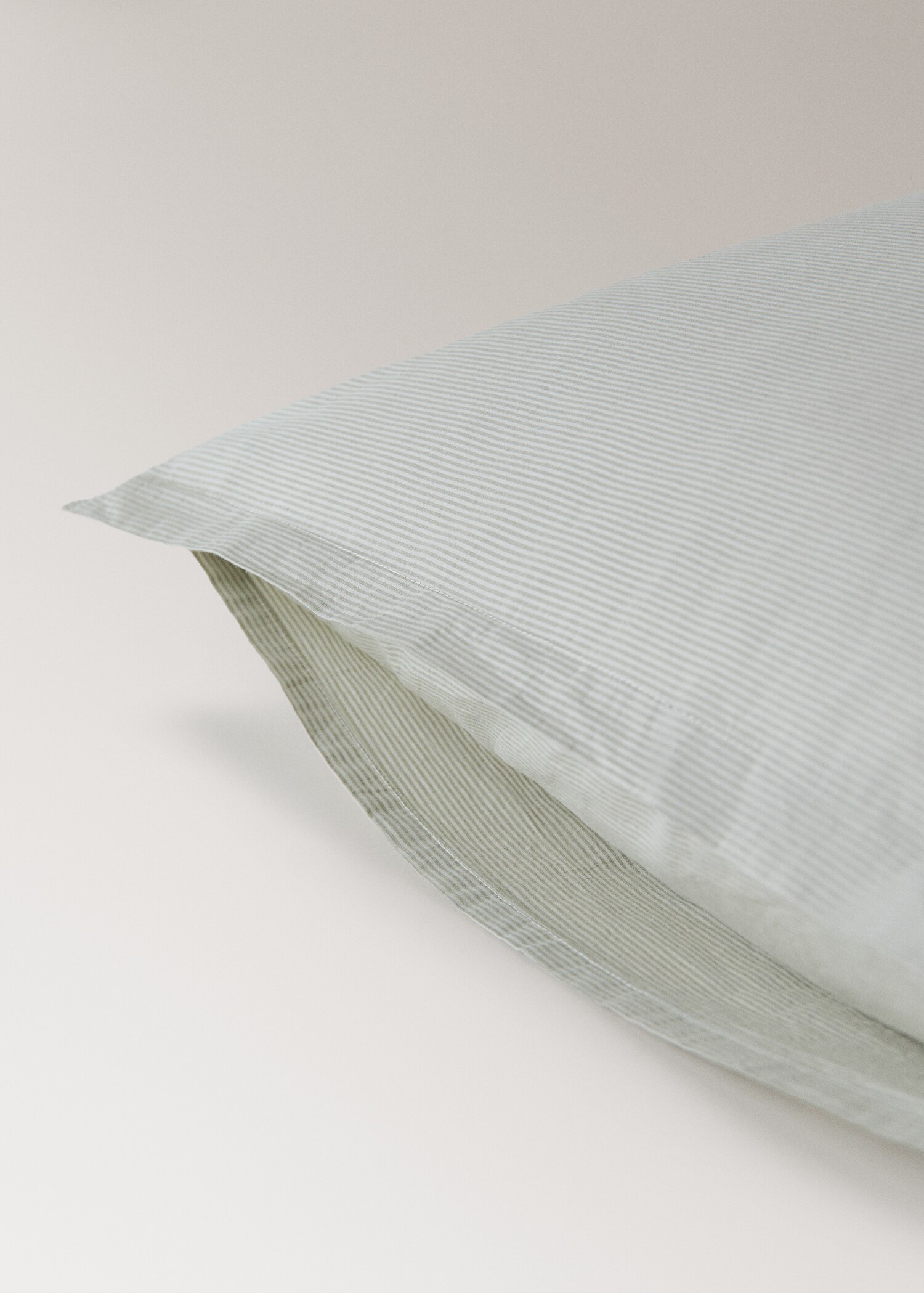 Two yarn-dyed cotton pillowcases 60x60 cm - Details of the article 2