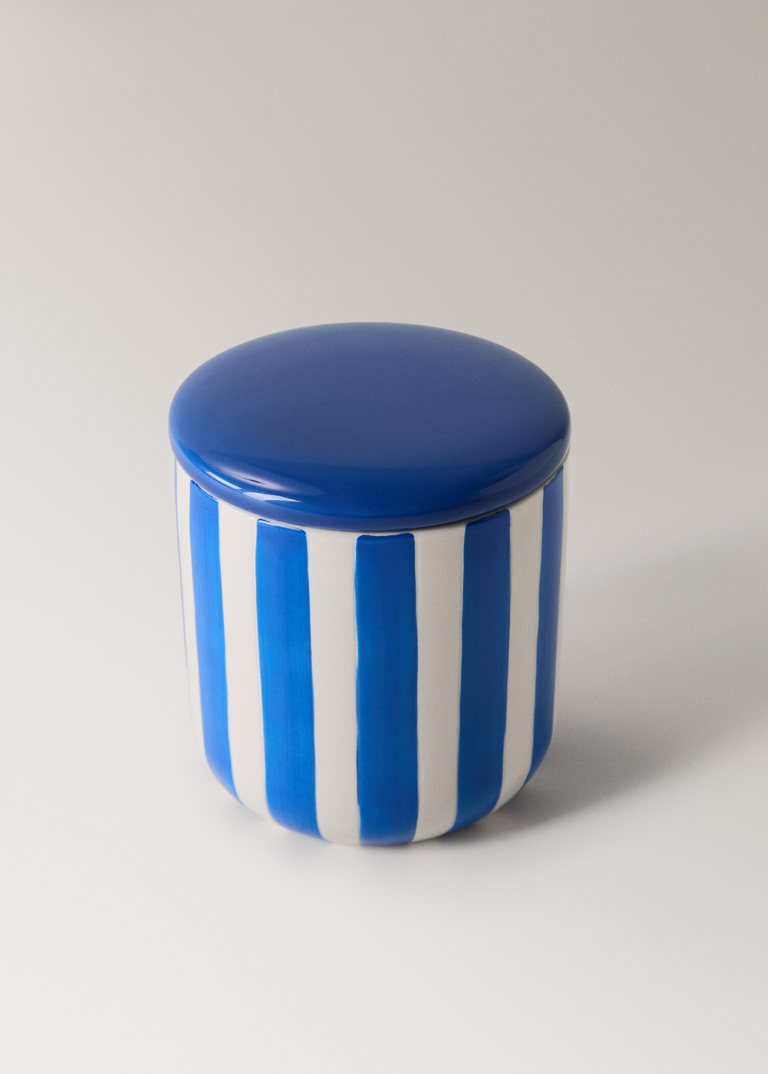 Ceramic bathroom jar with hand-painted stripes - Details of the article 1