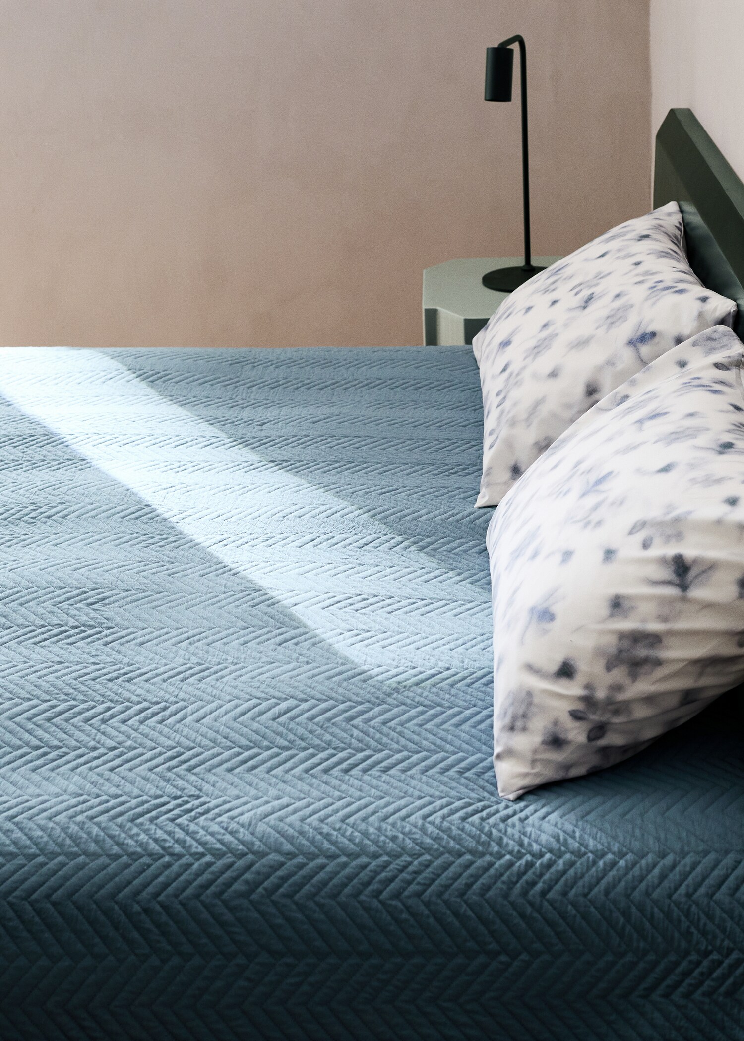 Microfibre duvet with soft-touch herringbone design for 130/140 cm bed - Details of the article 7