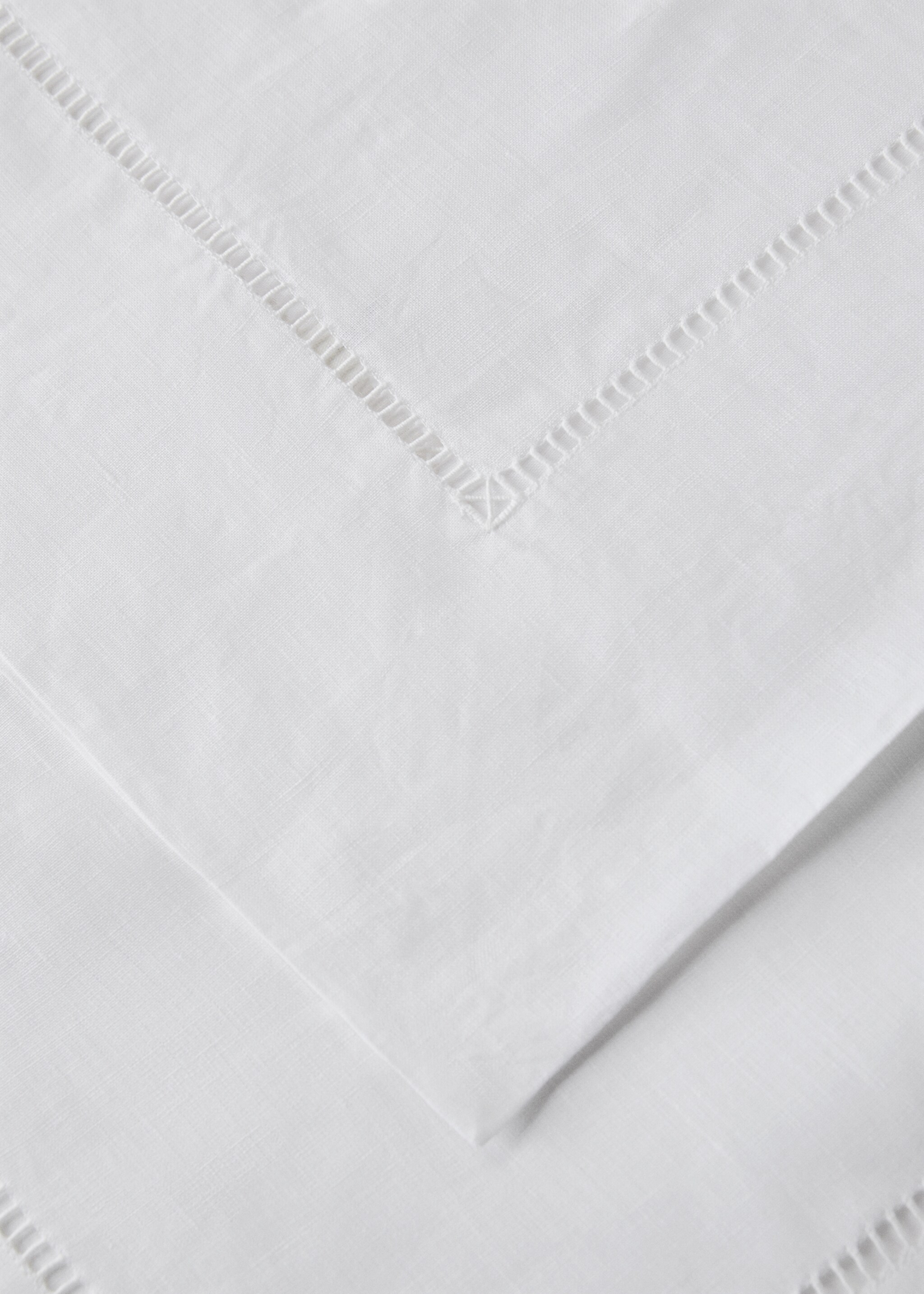 Embroidered hemstitch linen tablecloth for 6 to 8 guests - Details of the article 2, White. Ref: 27063285-00.