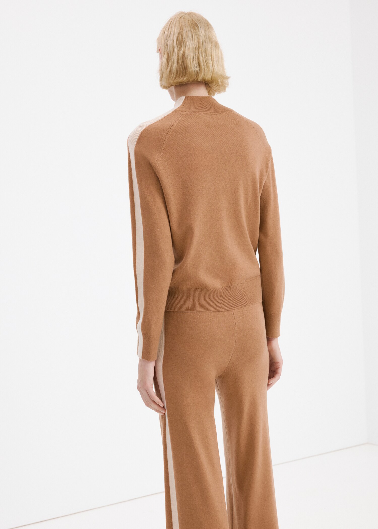 Pull col cheminée à rayures en contraste - Verso de l’article