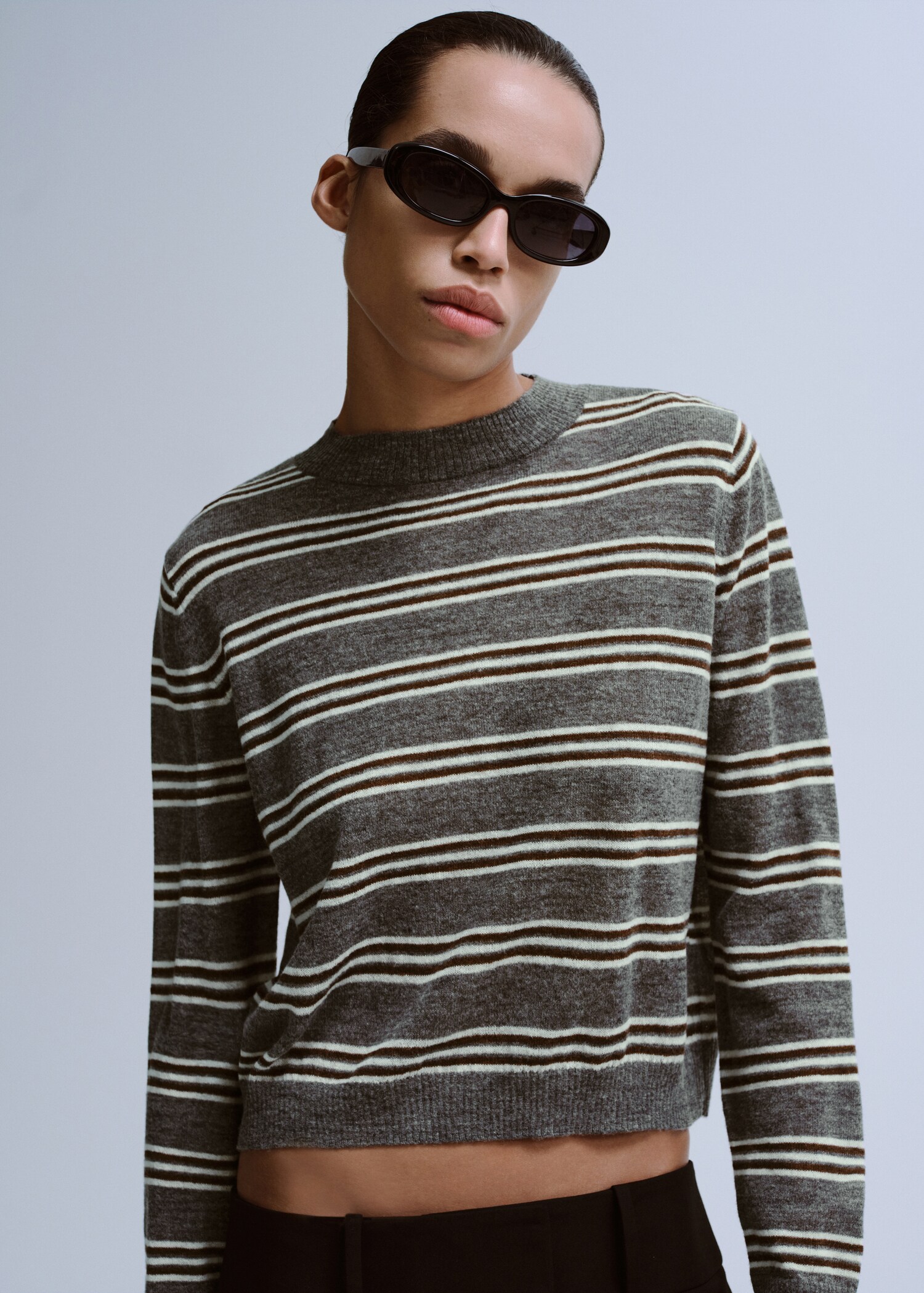 Knit striped sweater - Medium plane