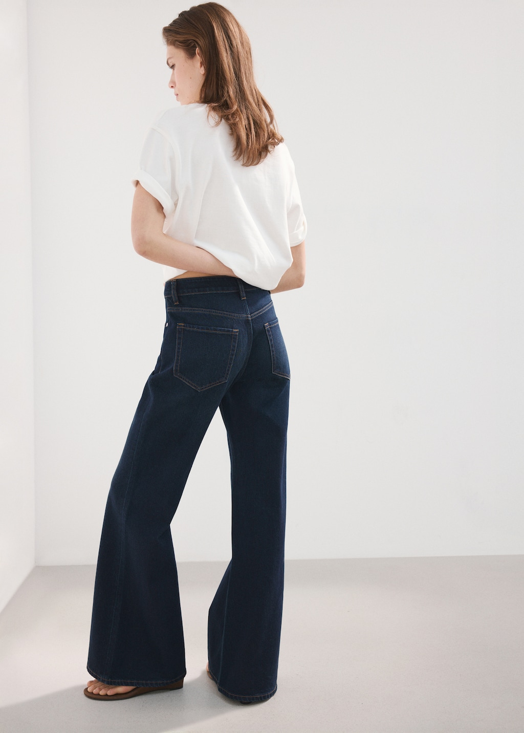 Mid-rise flared jeans - image 3