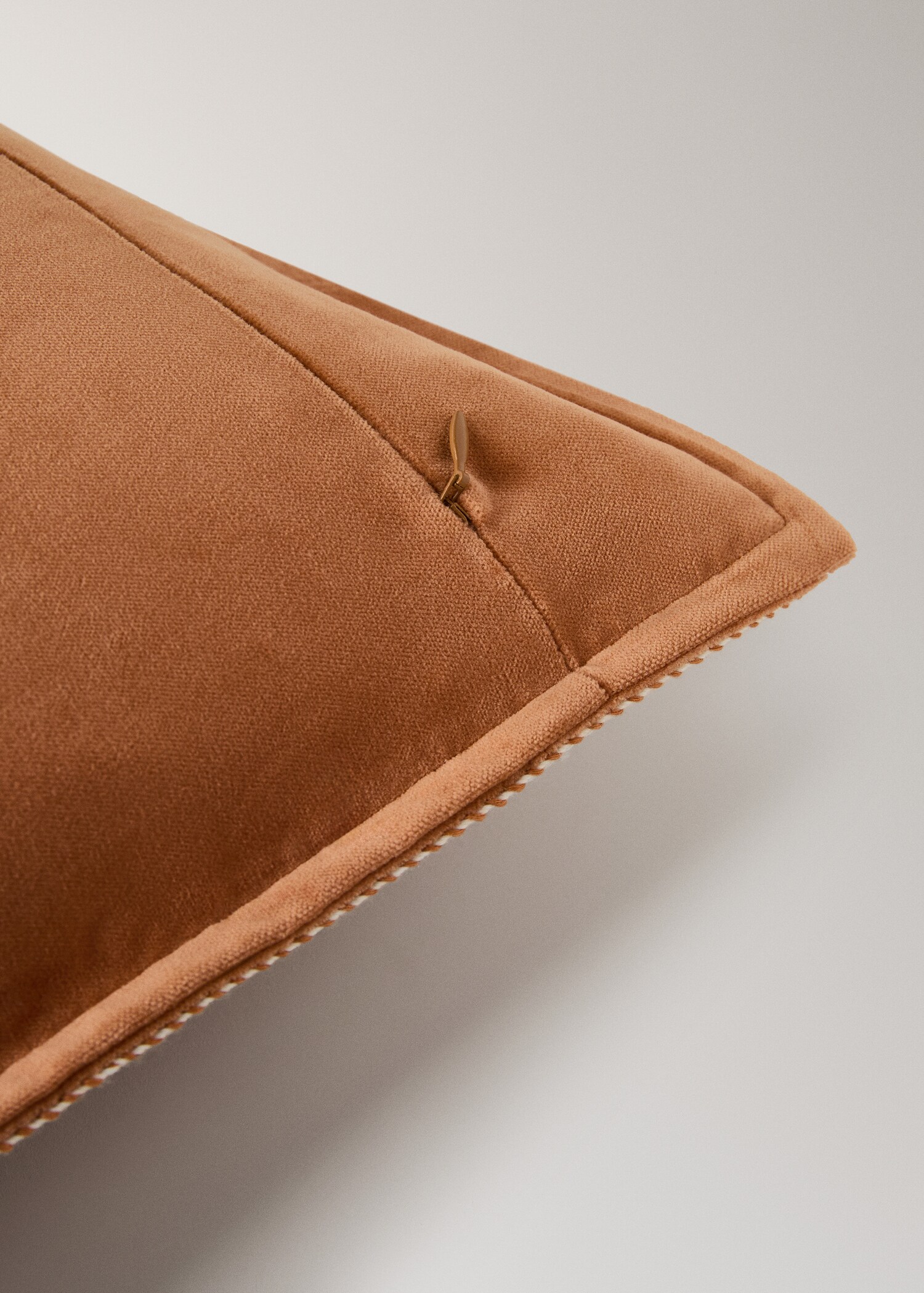 Velvet cushion cover with tape detail 40x60 cm - Details of the article 2