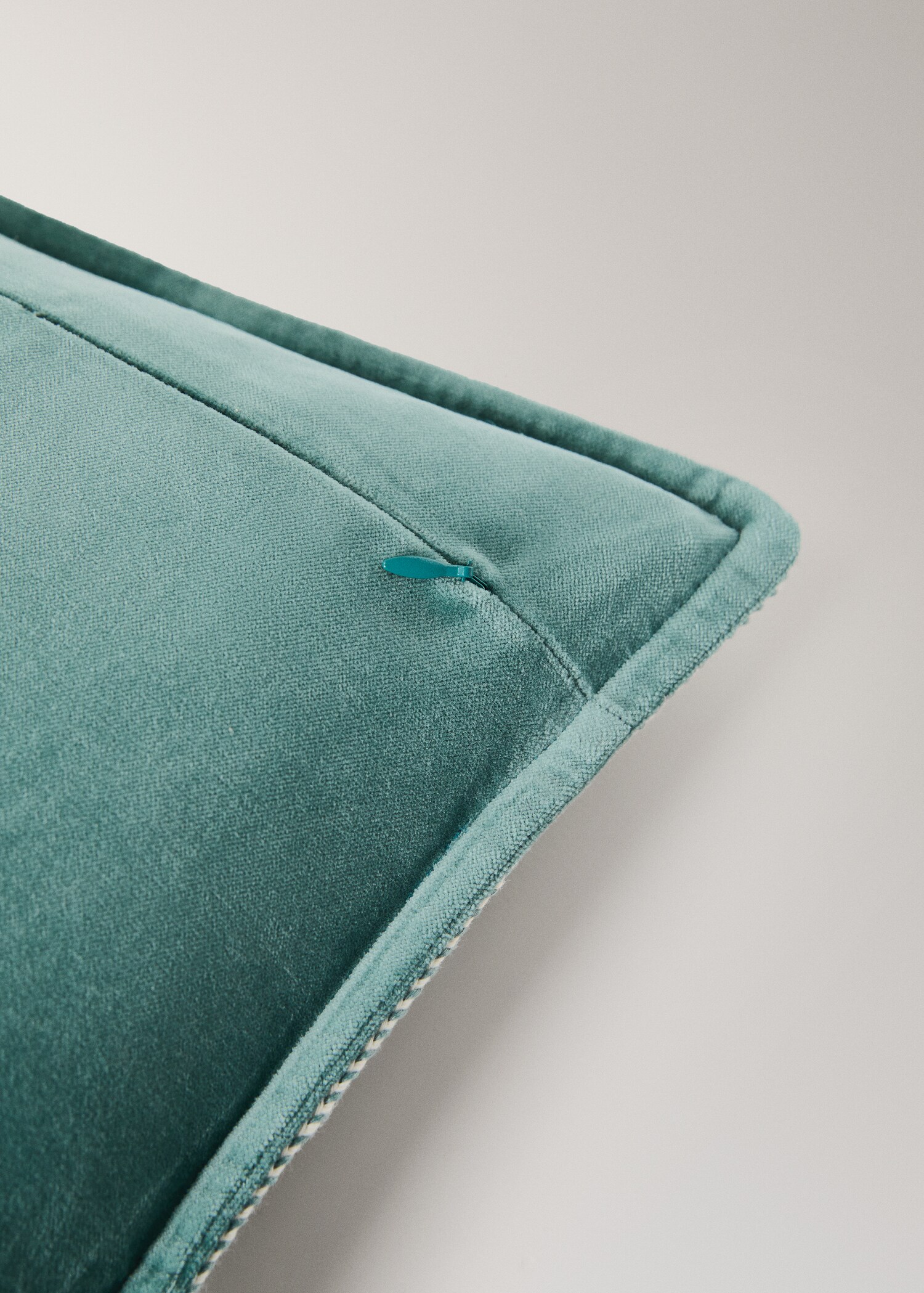 Velvet cushion cover with tape detail 40x60 cm - Details of the article 2
