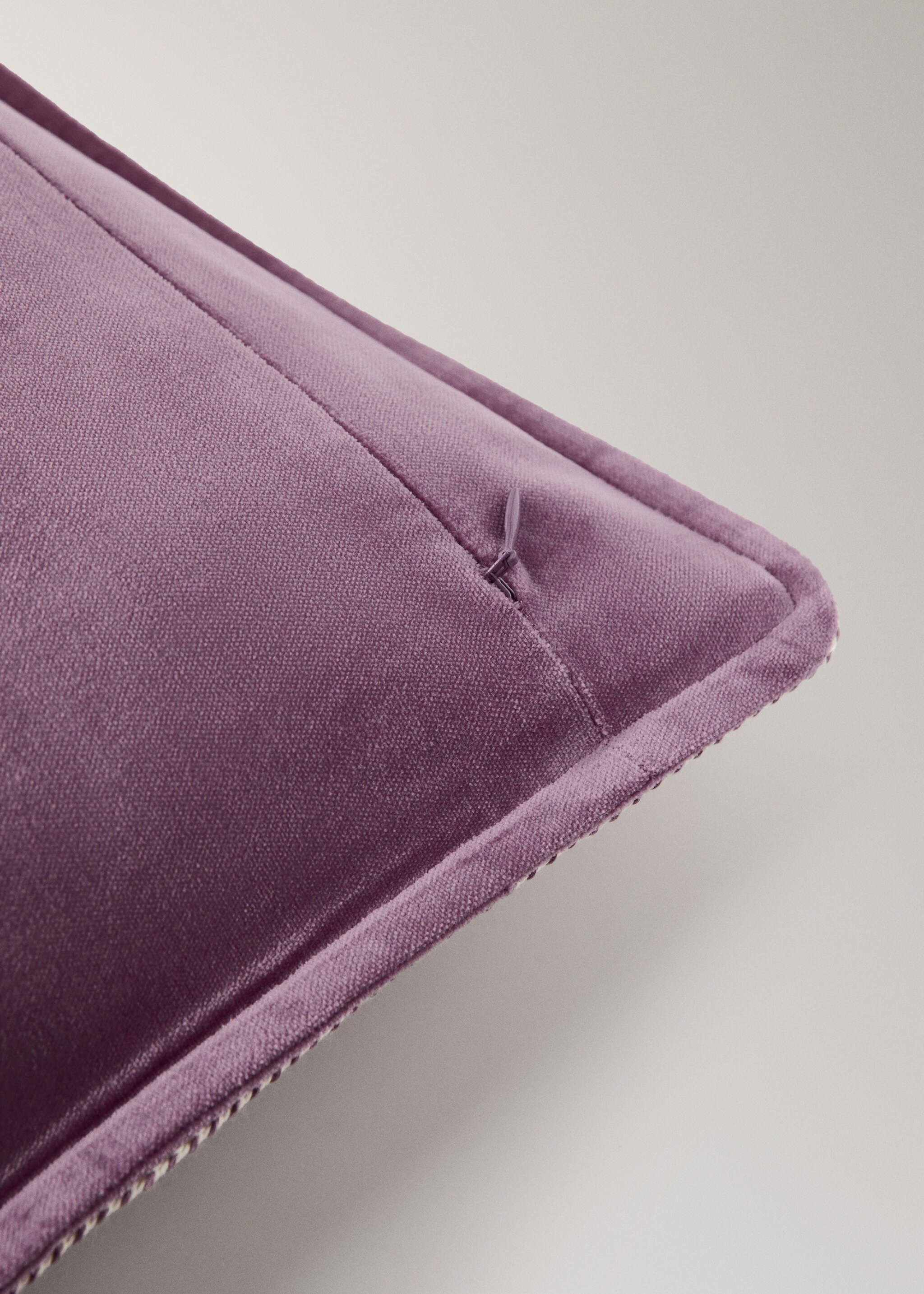 Velvet cushion cover with tape detail 40x60 cm - Details of the article 2, Cherry. Ref: 27063306-00.
