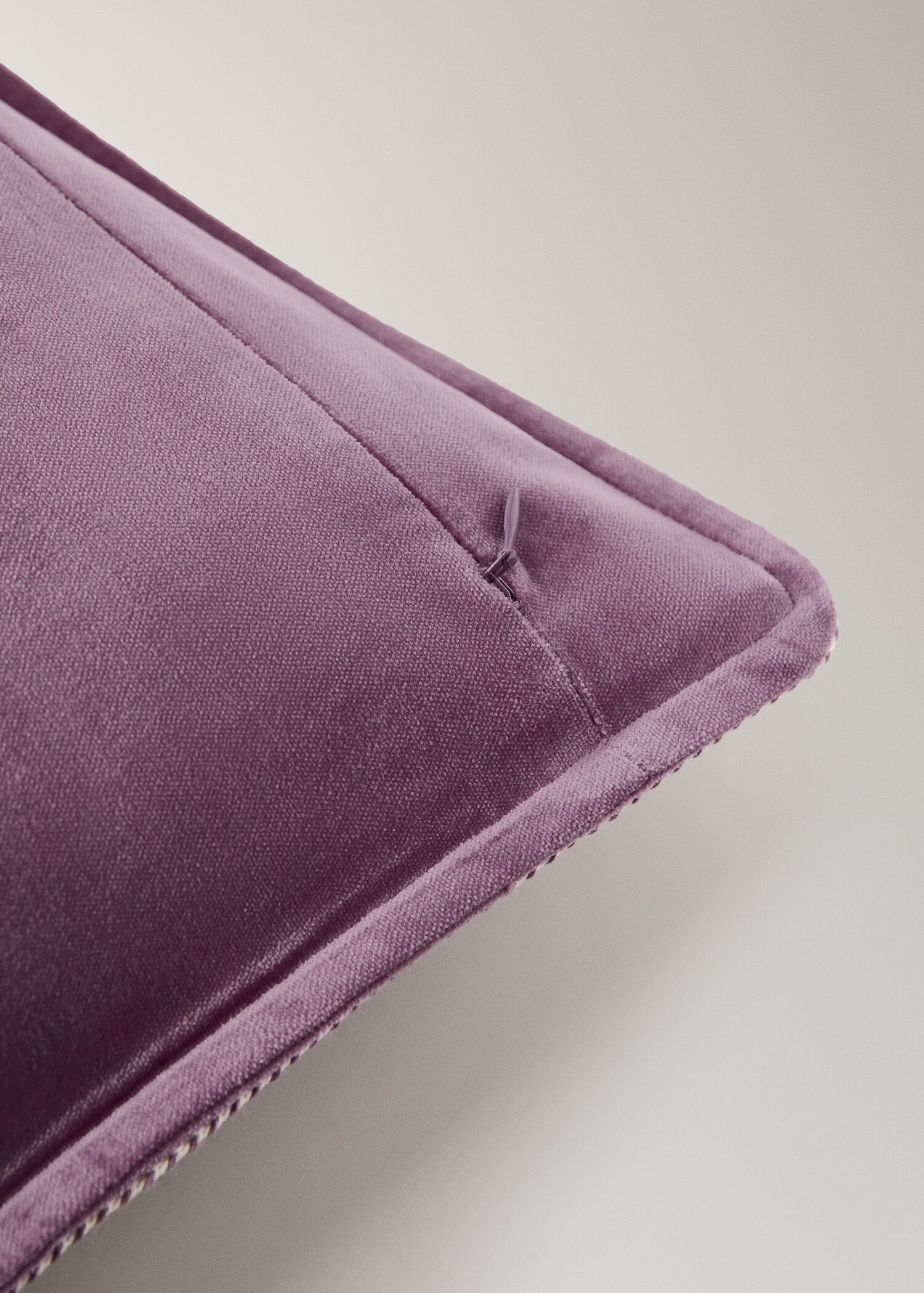 Velvet cushion cover with tape detail 40x60 cm - Details of the article 2