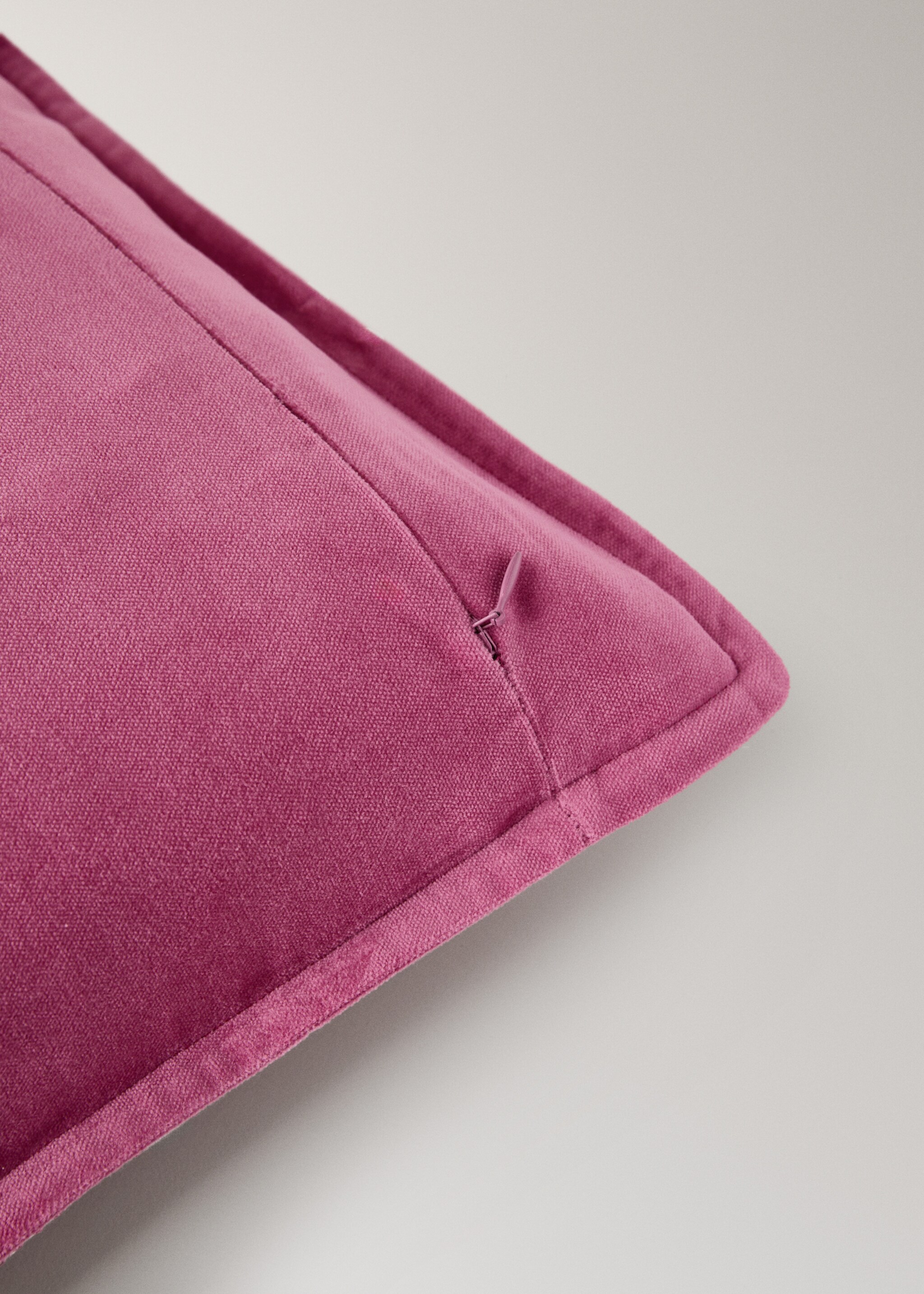 Housse de coussin en velours avec détail bande 40x60 cm - Détail de l'article 2, Rose. Ref: 27063306-00.