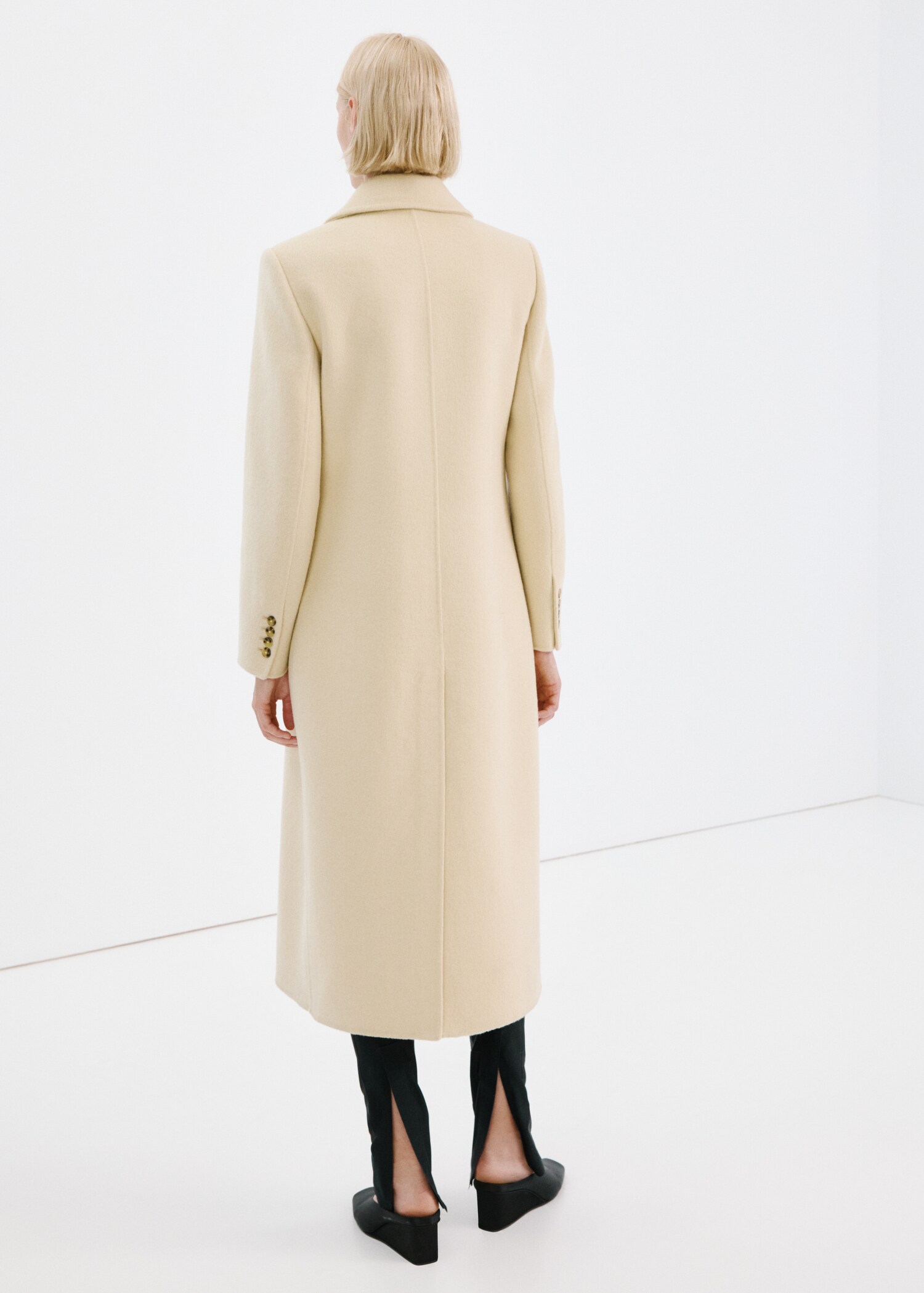 Buttoned wool coat - Reverse of the article