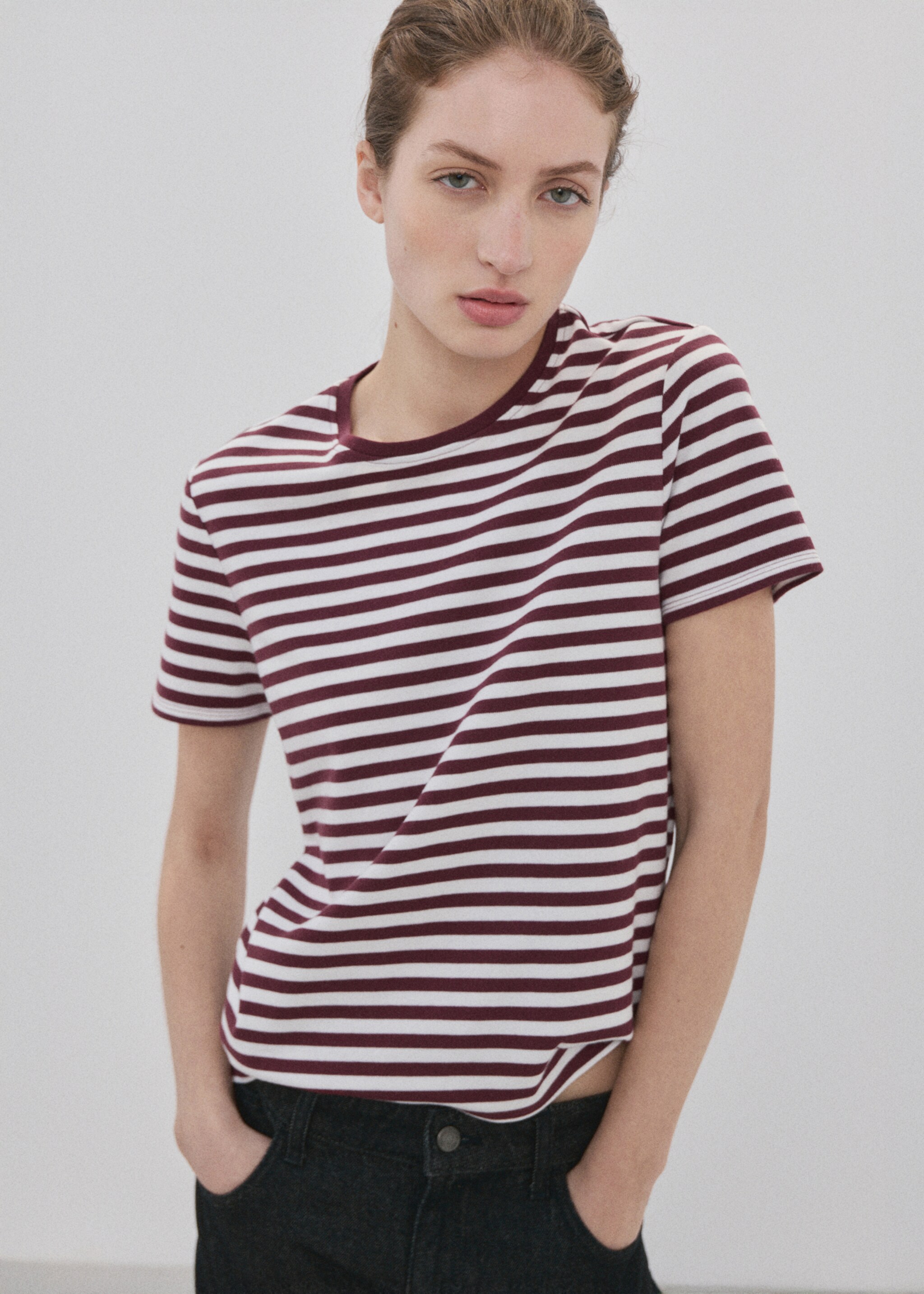 T-shirt coton manches courtes - Plan moyen, Grenat. Ref: 27063312-00.