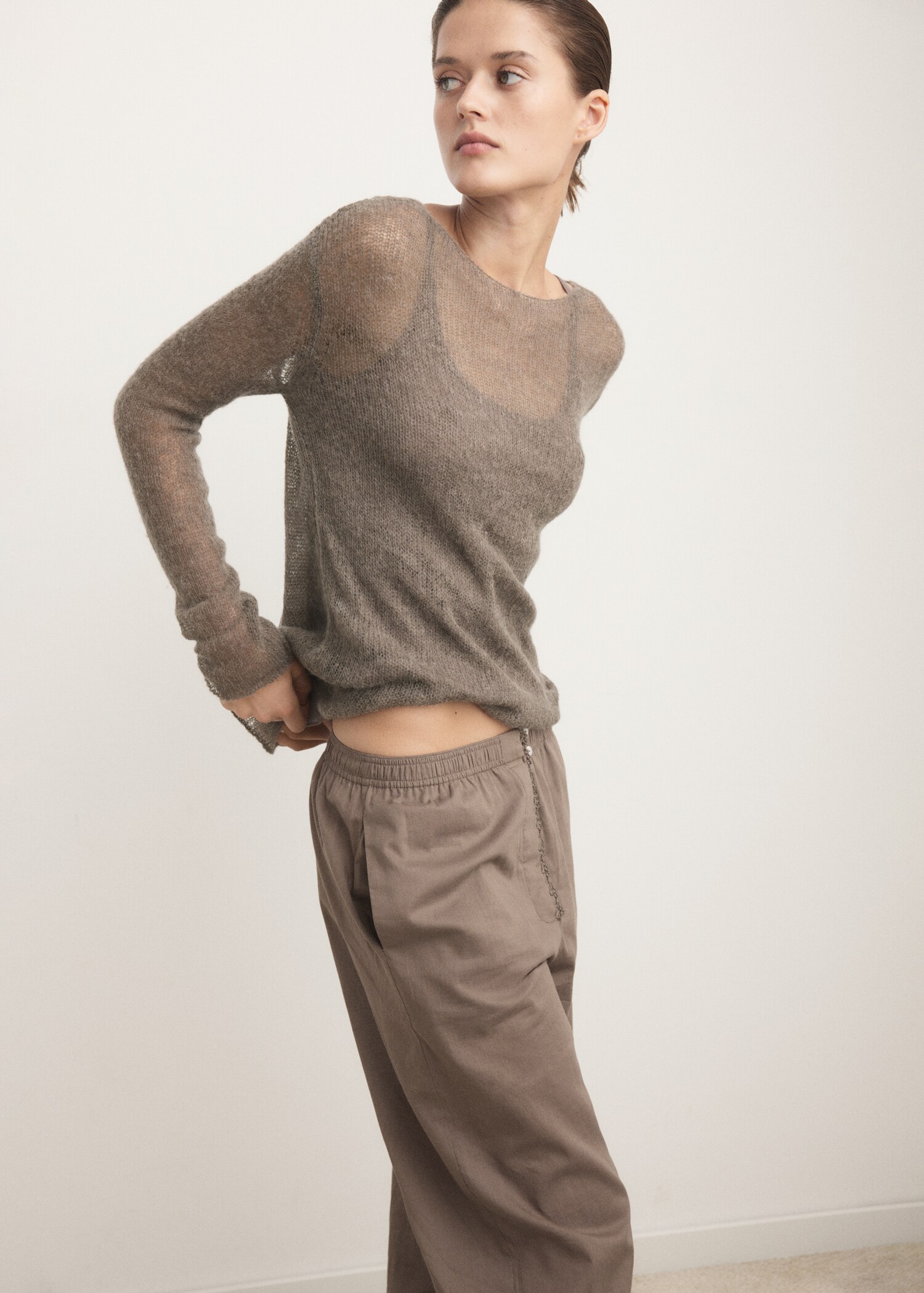 Кардиган из шерсти с открытой вязкой - Средний план