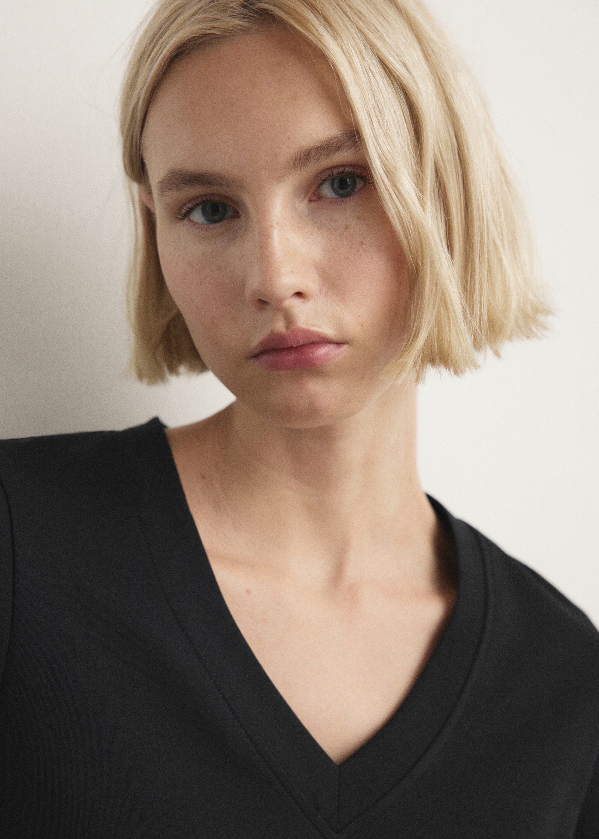 Cotton short-sleeved pyjama t-shirt - Details of the article 1, Black. Ref: 27063317-00.