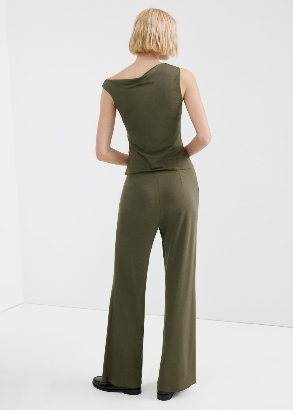 Straight-fit pants with elastic waist - image 3