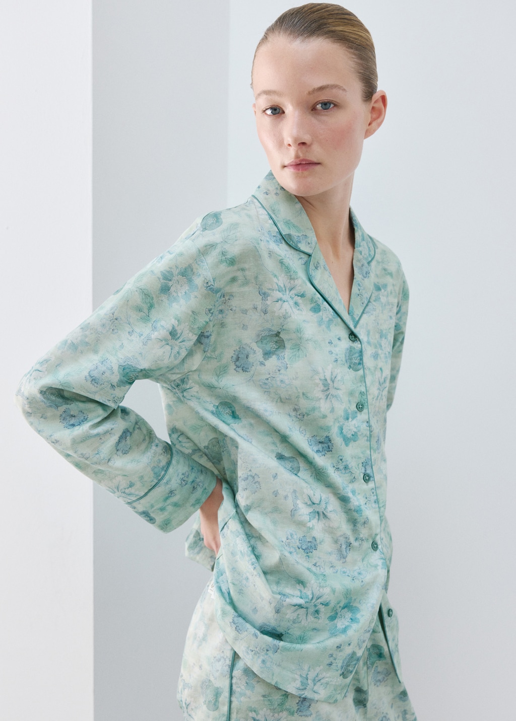 Printed pajama shirt with piping