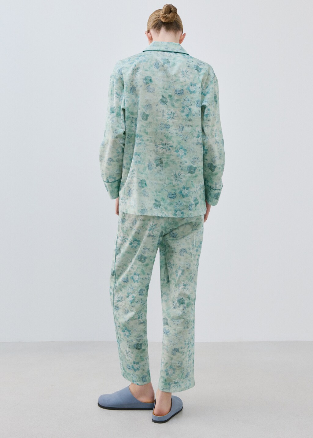Printed pajama shirt with piping - image 3