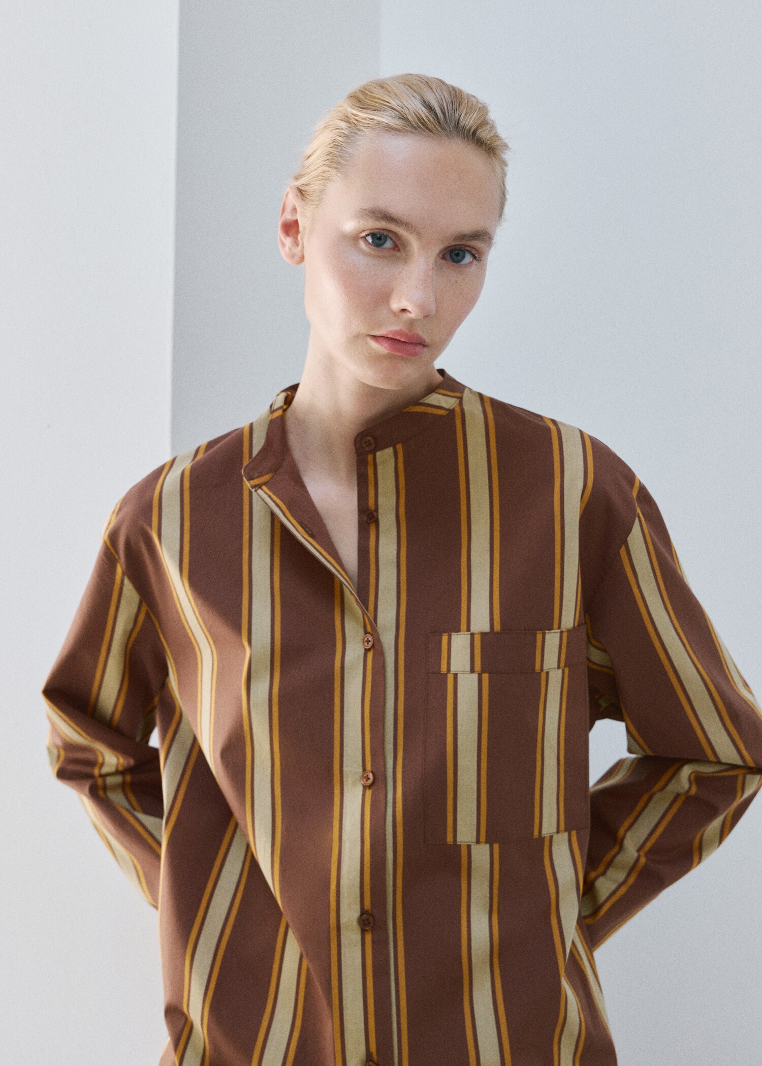 Caftan midi à fente latérale - Plan moyen