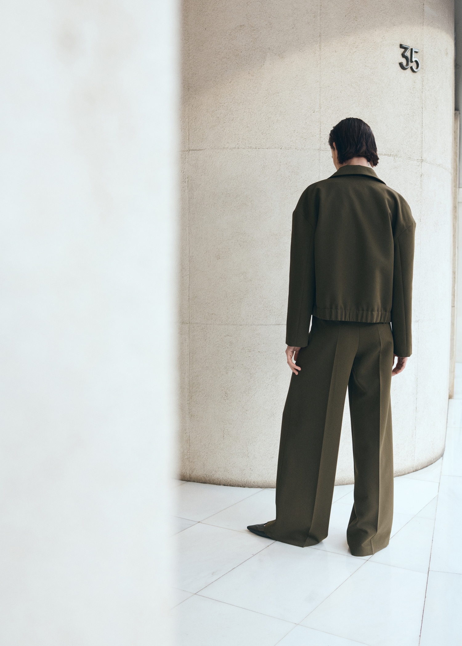 Pantalon droit avec ceinture - Verso de l’article