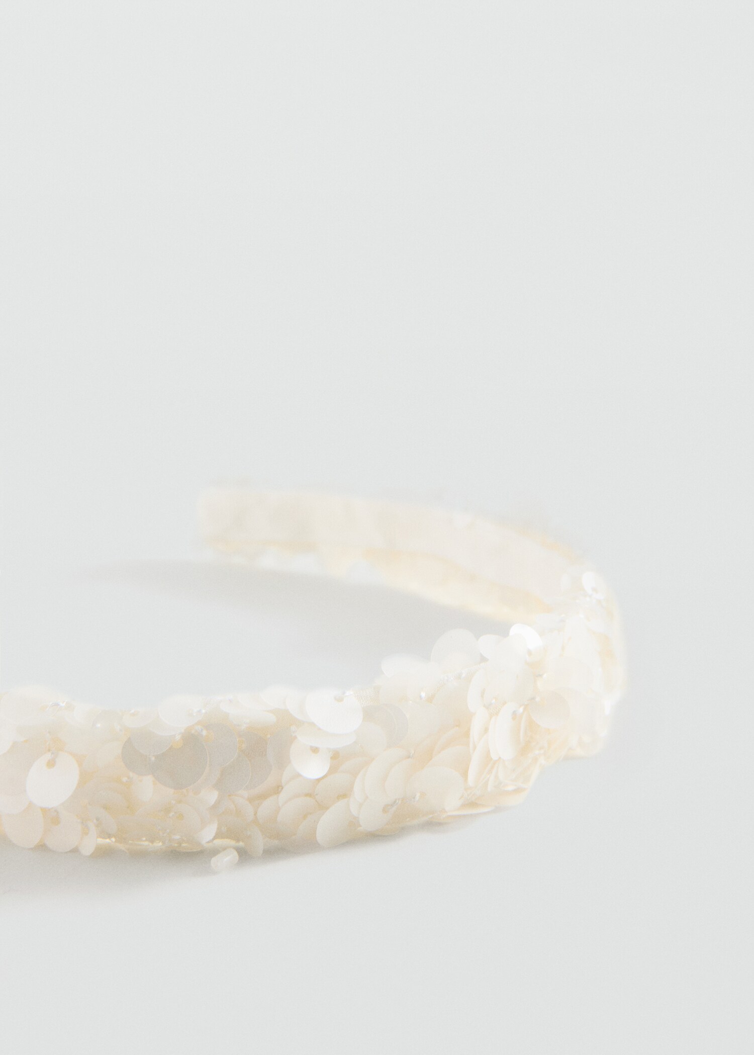 Diadema detalle abalorios - Plano medio