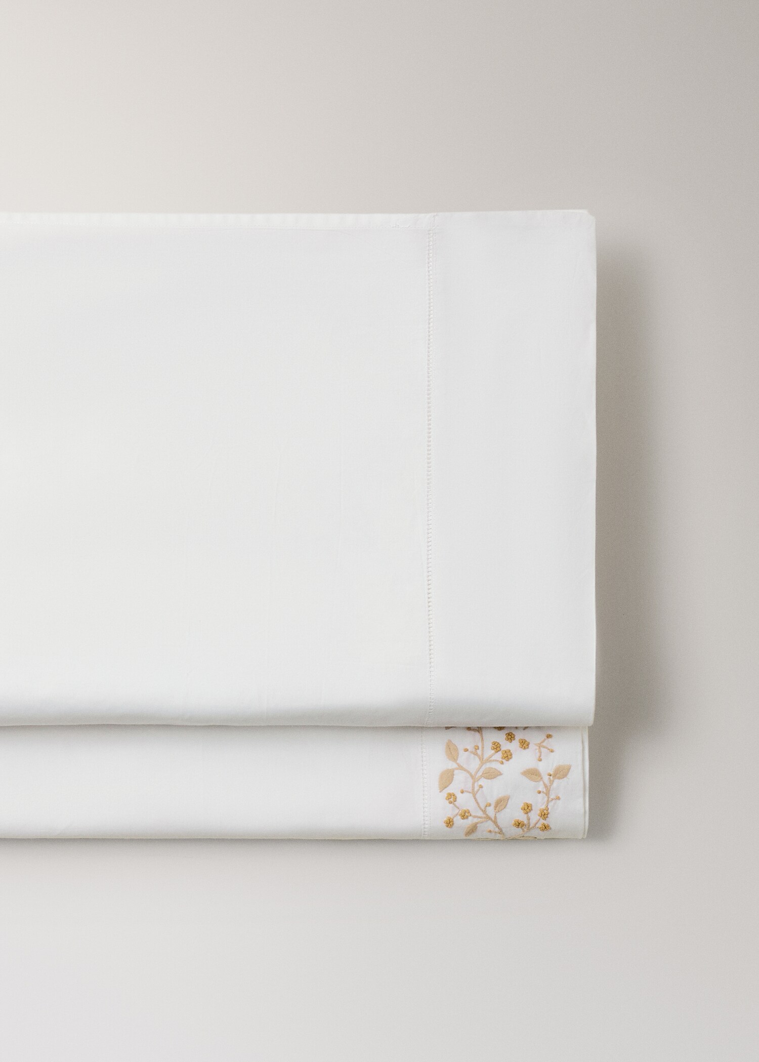 Cotton percale top sheet with embroidered flowers for 180/200 cm bed - Details of the article 2