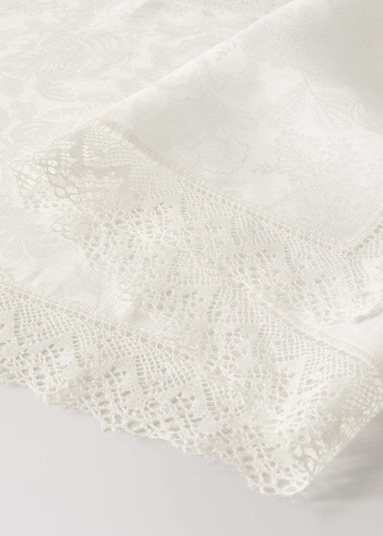 Jacquard linen lace floral table runner - Details of the article 1