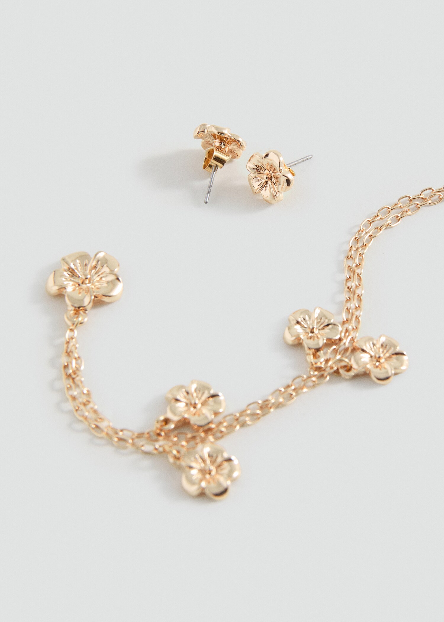 Conjunto de colar e brincos - Plano médio