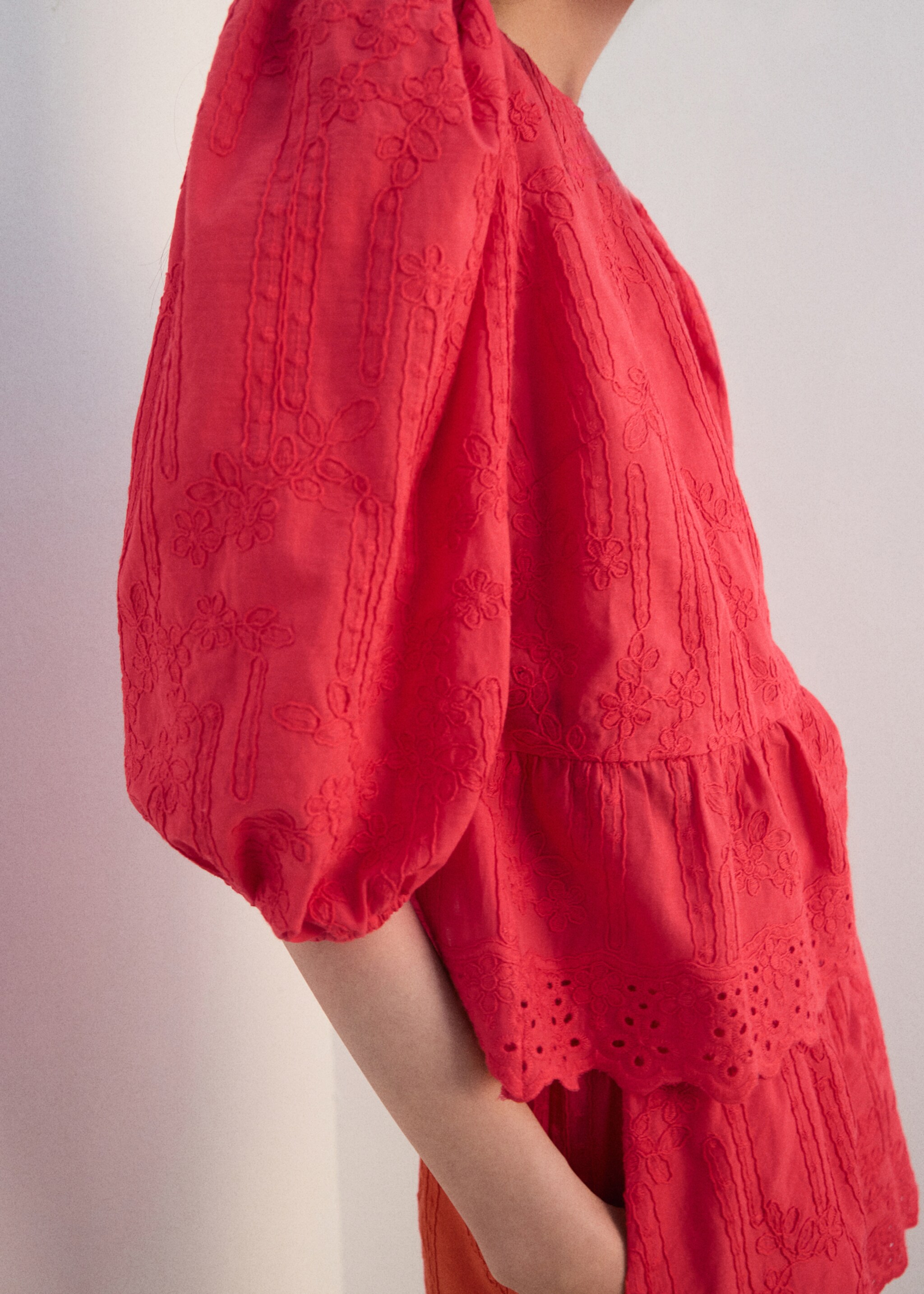 플로럴 자수 블라우스 - 중간 평면도, 스트로베리. Ref: 27064046-00.